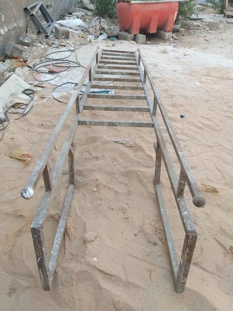 للبيع بصره ياسين خريبط
درج مع باب حديد وجهين بليت مع جرجوبه جنل شغل حديد ثقيل 
***********
درج ٢٥٠ ألف 
باب حديد  ٢٥٠ الف
