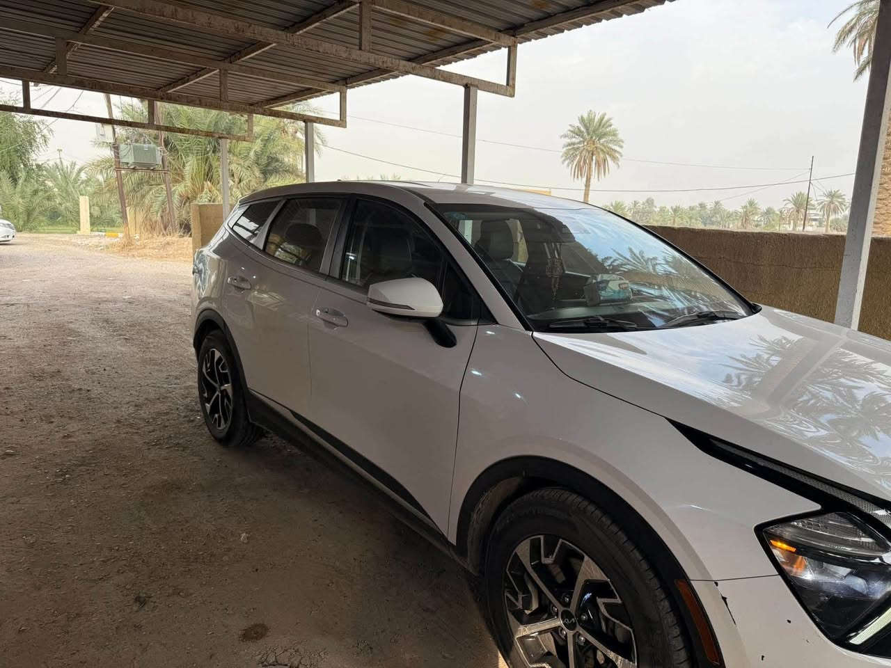 سيارة سبورتج موديل ٢٣ وارد امريكي
لون ابيض رقم بغداد فول نضافة داخل وخارج 
شاصي طويل فول مواصفات عدة الفتحة 
ضربة خفيفة جدا خسفات بالبوب ٢ لكن تعديل على الحار 
سعر190بيها مجال
***********
