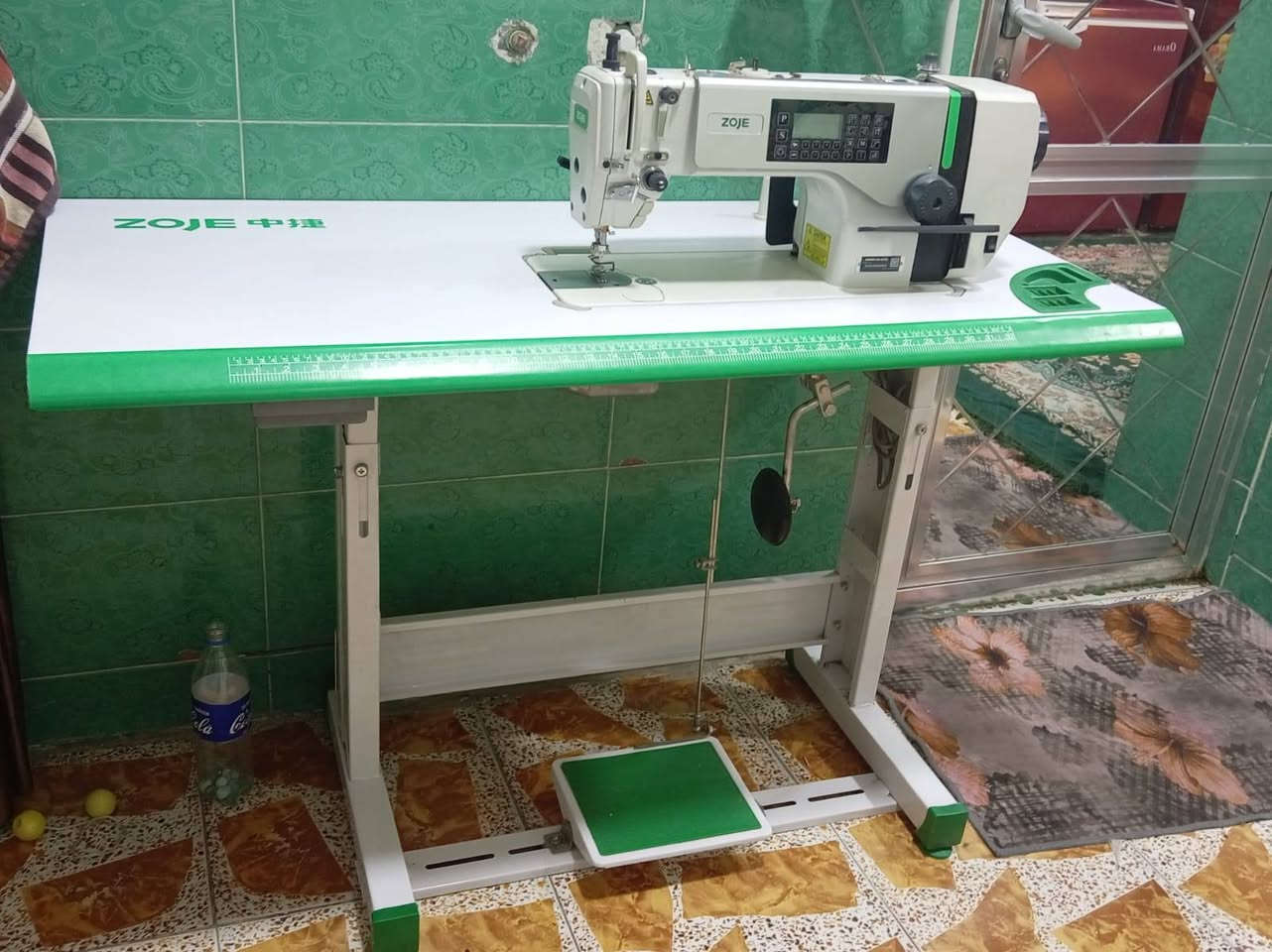 السلام عليكم مكينة خياطة للبيع كامل مواصفات  ناطقة نوع Zoje جيل الخامس بيها هواي مواصفات حوالي ٢٥ زر خياطة  واقتصادية اقل من نص امبير مستعملة اقل من اسبوع  يشهد الله بعدها جديدة ١٠٠% خذتها ٥٢٥  اريدها ٤٥٠ مكاني بغداد  موبايل ***********
