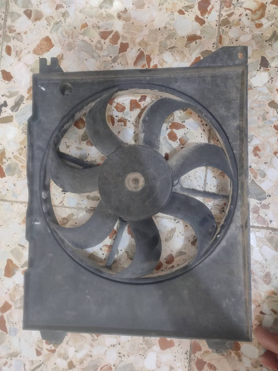 سلام عليكم مروحه سياره للبيع شغاله سعر 25000
او بيها مجال 
***********

