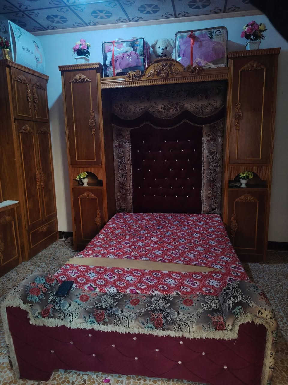 غرفة للبيع خشب ثقيل
سعر 700 بيها مجال
***********
