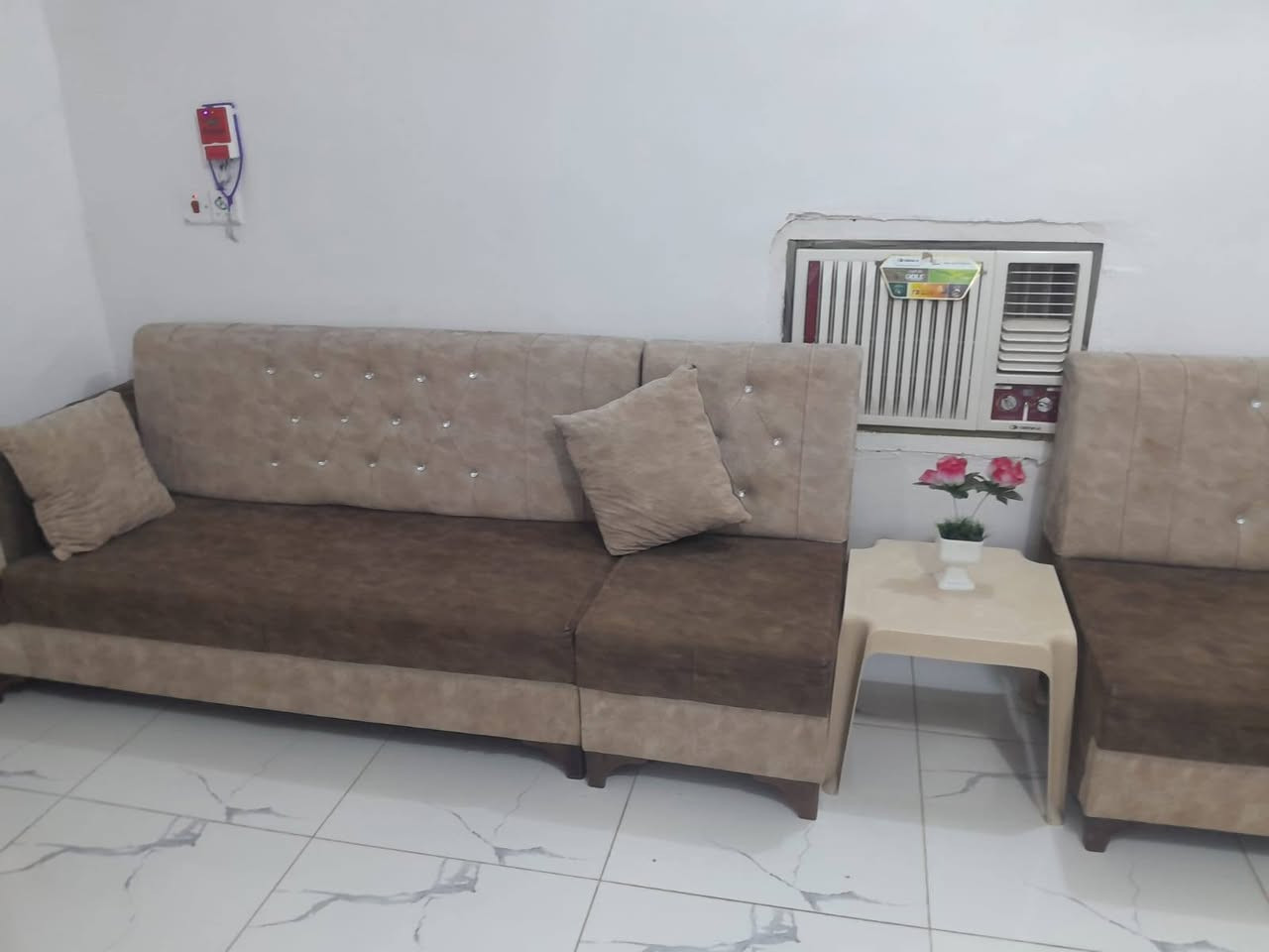 تخم ديوان 10مقاعد نضيف جدا نضافته 90%
اتصل 
***********
