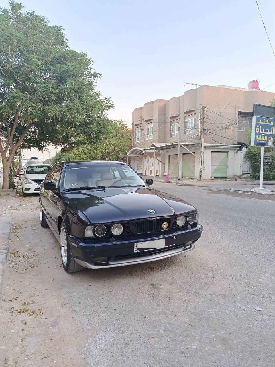 السلام عليكم 
السعر 68 وبيها مجال 
بي ام موديل 94 ,BMW 525
مكينه مسكر دبل فانوس
كير اتوماتيك
صدر جديد قبل اسبوع بدلت
تبريد شغال وجاهز مابي نقص
ويل M
ABS
كشنات جلد 
سلايت 
لايتات زنون 
سياره مال جناي باسمي رقم أربيل
***********
مكاني النجف
