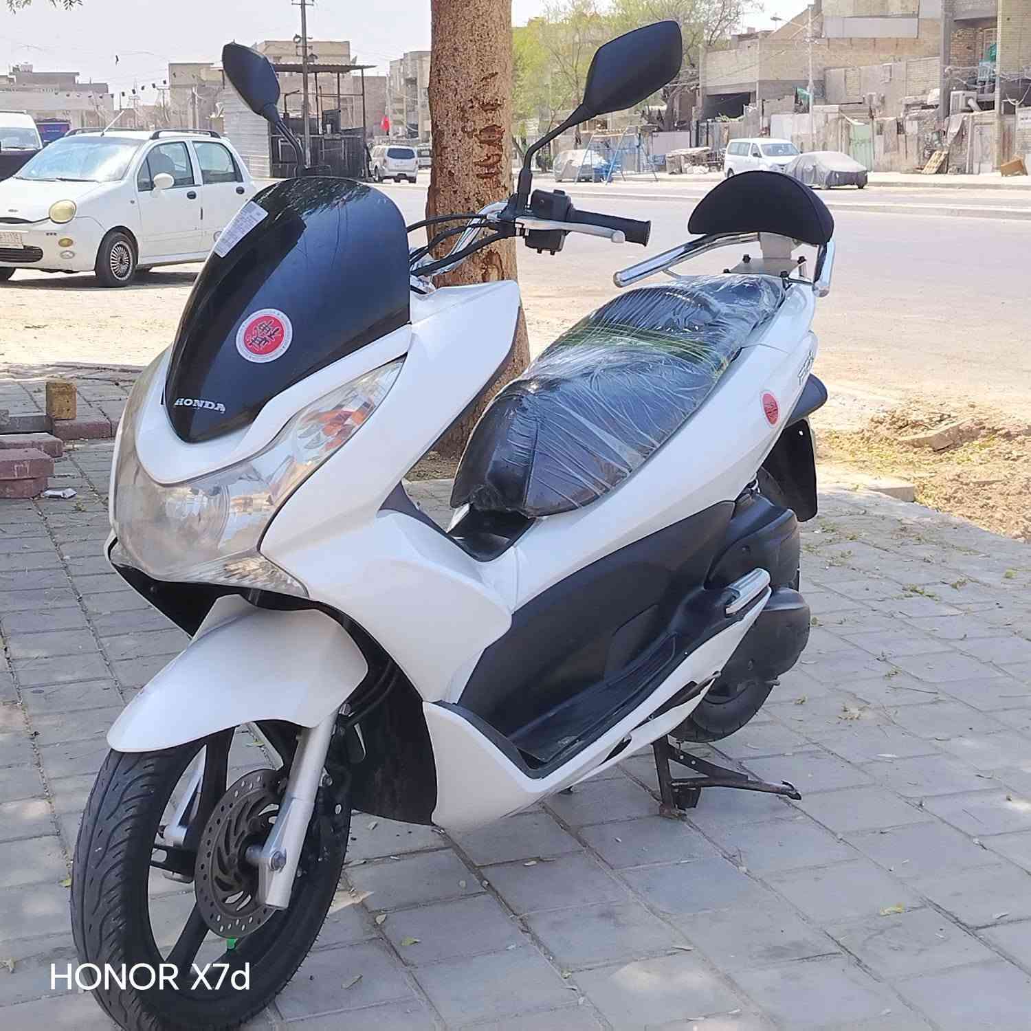 السلام عليكم دراجة للبيع بي سي اكس الجيل الاول سكليتر خطين استان كهربائي حساس ازدحام  بلاديه كلة شغال سلف هندر كهربائيات اشاير لايت كلة شغال تخم تايرات جدد دهن جديد جيب فيتر وفحص عنوان بغداد مدينة الصدر مقابل مطعم ليمونه للإستفار )***********
