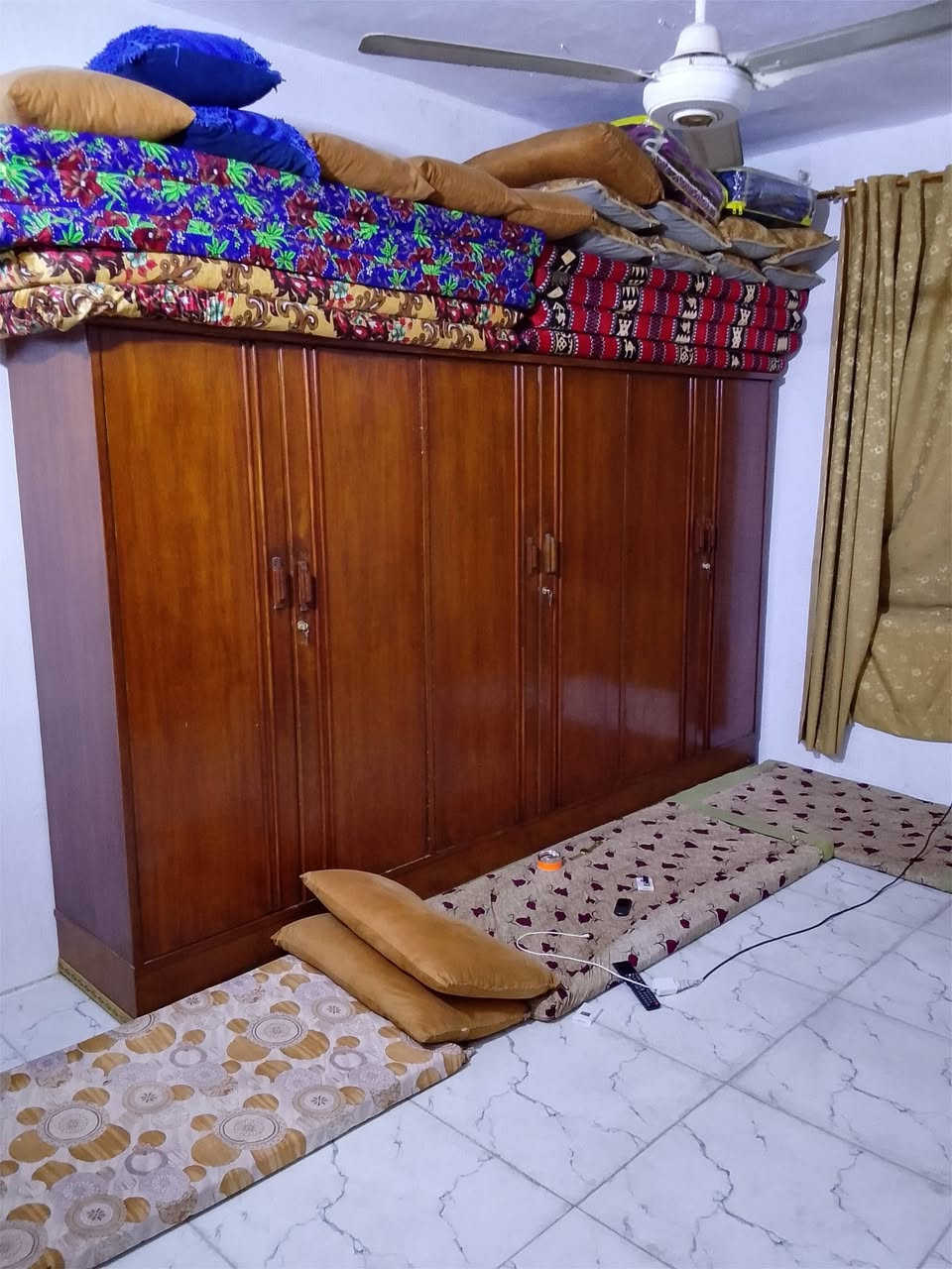 السلام عليكم اثاث بيت 🏠 للبيع بعدهن كلشي نضيف حيل بس رايد اشيل وريد ابيع العنوان بغداد ابو غريب الحصوه النصر ول سلام تواصل ع رقم هاتف 📞 *********** بي واتساب يراسلني ونطي السعار
