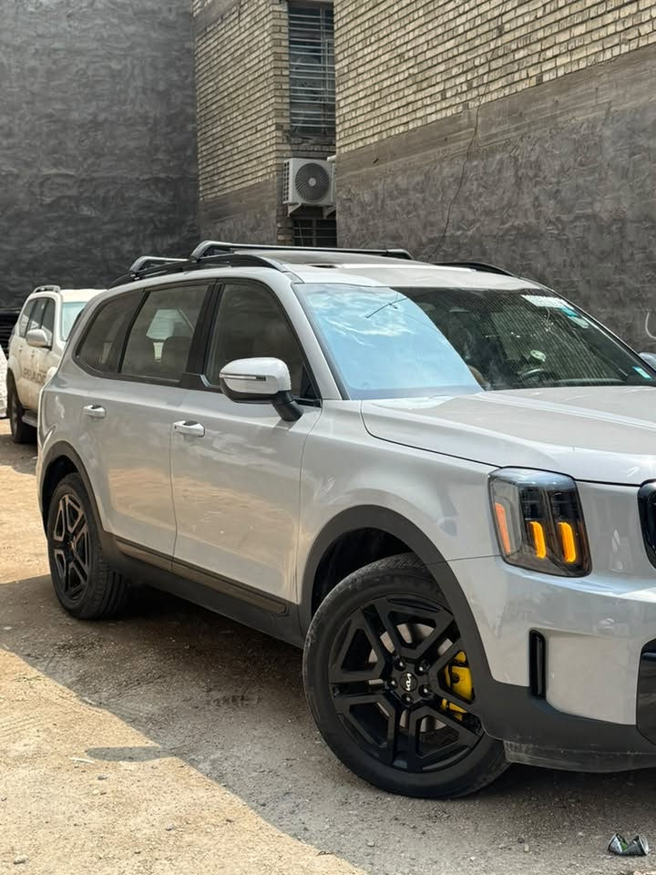 KIA TELLURIDE 🦍🩶
كيا تيلورايد موديل 2024 وارد امريكي 
لون سموك رقم بغداد ماشية 14الف

مـواصـفاتها EX X LINE:
📍6سلندر 3800
📍بانوراما
📍بصمة
📍تشغيل عن بعد
📍كشنات كهرباء
📍 كشنات تدفئة تبريد
📍تحديد مسار
📍تحكمات ستيرن
📍نضام ابل كاربلاي
📍اندوريد اوتو
📍كشنات جلد 
📍كشنات vip
📍عدسات زينون
📍شاشة متصلة
📍مانع تصادم امامي/خلفي/جانبي
📍اوتو هولد
📍اوتو ستوب
📍اشاير بل مري
📍لايتات امامي خلفي LED
📍فورويل 
📍4وضعيات قيادة SPORT/ECO/COMFORT/SMART
📍مري شفط
📍جنطة كهرباء
📍شاحن وايرليس 

رقم الشاصي:

5XYP3DGC5RG466186

سعرها 330$ وبيها مجال

***********
مكان بغداد البلديات
