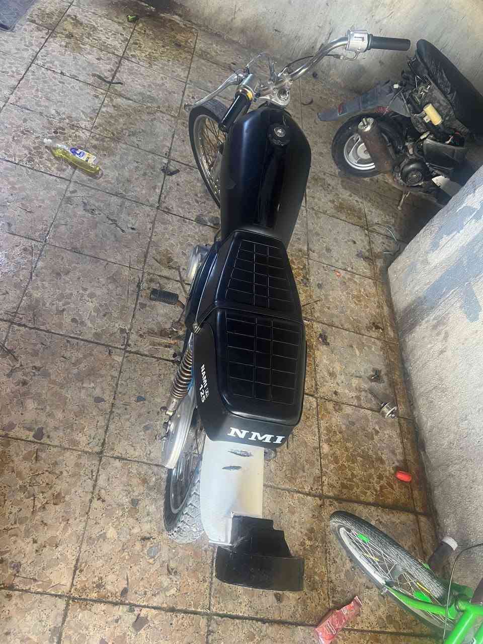 السلام عليكم شباب نامه شلامجه ما مفتوحه نشطه صوته حلو مناقصه شي بس ويل كدام يرادله تكبين شوي بي عواج دراجه غراضه كله جديد توه مبدلهن تانكي وكشن وبريك وطوبه مال بريك كلهن جدد وصينيه زنجيل ويل وتاير جدد لوره وسيبايه وياها انطيها ب375 وبيها مجال حك جيه مكاني المعقل ***********راسني وتدلل
