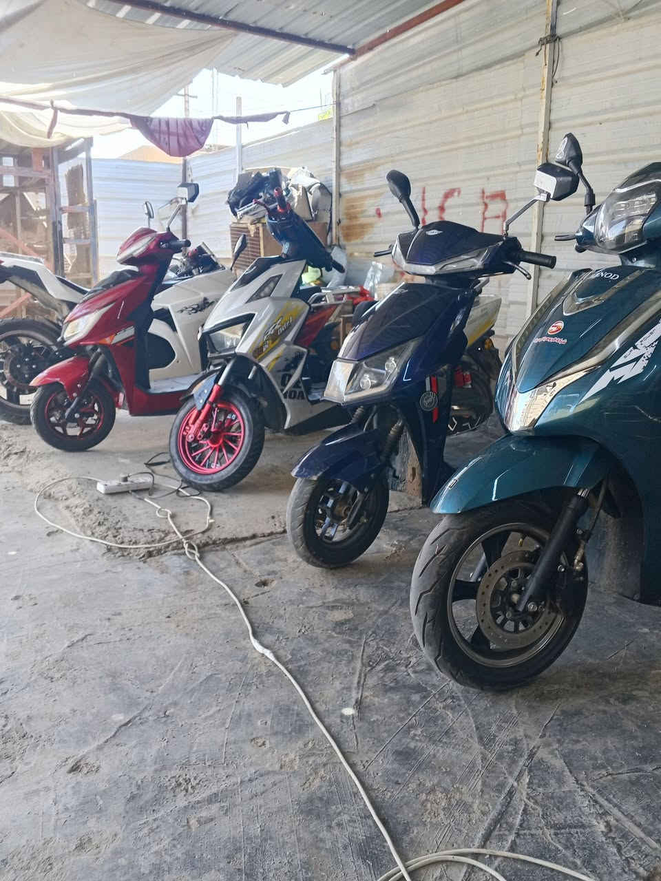 #متاح دراجات شحن اخت الجدد 26 و 25 البطاريات الكرافين + اليثيوم فوسفات الحديد
كلشي شغال وكاملات من كلشي 
لايت واشاير وهوؤن كله شغال 
أسعار مذكوره داخل الفديو وأسعار مناسبة 
شارع مقابيل الرياضي شارع الصديق قرب مدرسه الخطاب 
الهاتف ***********
