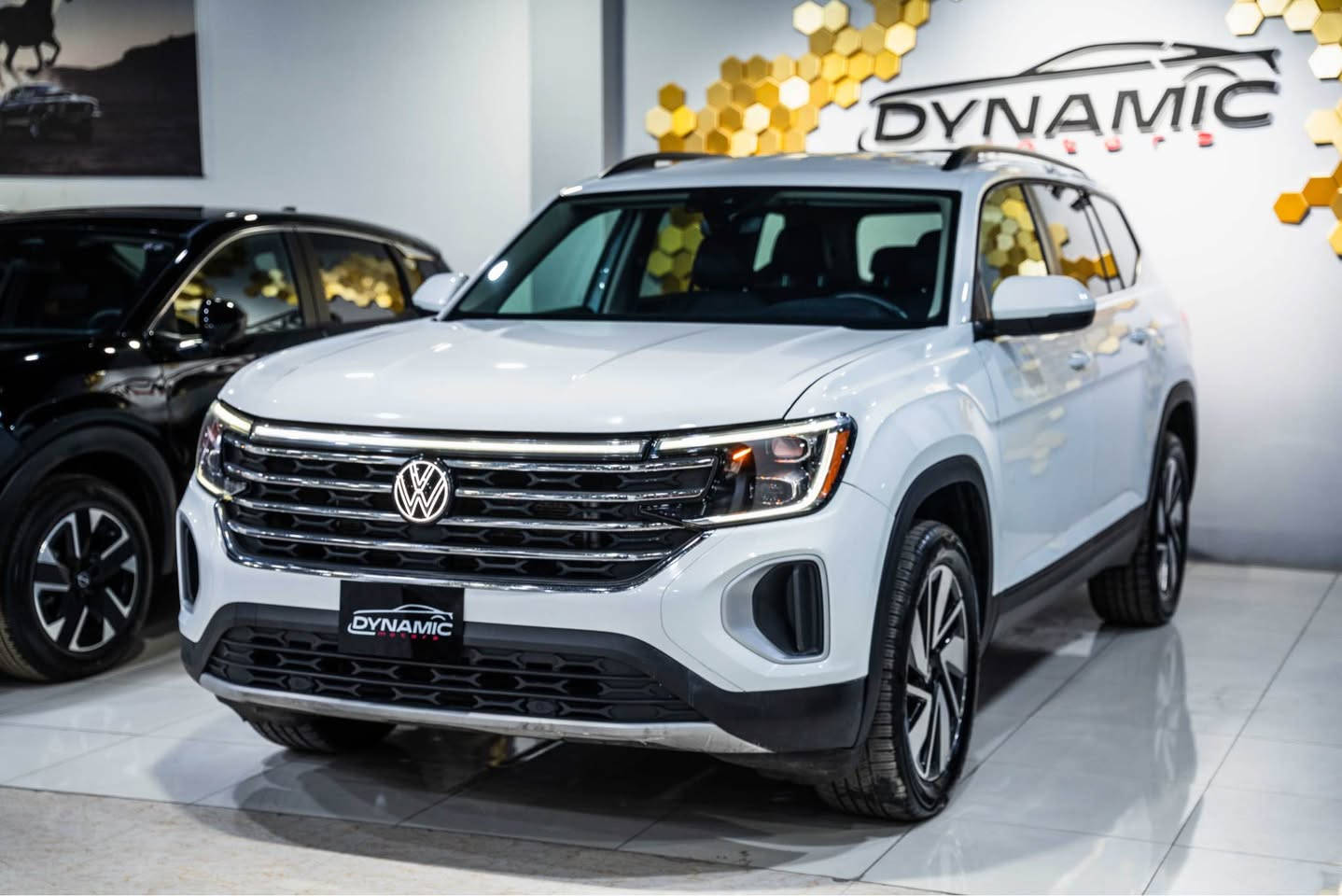 2024 VOLKSWAGEN ATLAS, SE🔥🔥
موديل: 2024
وارد : امريكي 
مواصفات :SE -
‎عدد الأميال : 40000ميل
الون : ابيض
الون داخل ؛ ابيض
‏‎سلندر :  V4
‎صبغ :  ١جامرلغ وباب بدون داخل   
سيارة رقم موقط ٣ شهر بي مجال
مكان اربيل شارع حديد و خشب معرض دايناميك موتورز
‏‎من المعلومات الرجاء التصل علي وتس اب
سعر جدا مناسب 🔥🔥🔥📲📲
                                                                                              *********** - أربيل, العراق

نص مكتوب في الصور:
- 3:29 40 bid.cars AWD 2.0L 4 cyl. 269HP 65 645 km 2024 VOLKSWAGEN ATLAS, SE 1V2HR2CA9RC532432 1-72838885 Copart Location: Martinez (CA) Shipping from: Los Angeles (CA) Seller: Enterprise Sale Document: Non-repairable vehicle cert (CA) Sales History 1 Similar archival offers You are watching archived offer. Auction ended on Monday, February 16, 2026. Monday, February 16, 2026 13 Photos Video 34