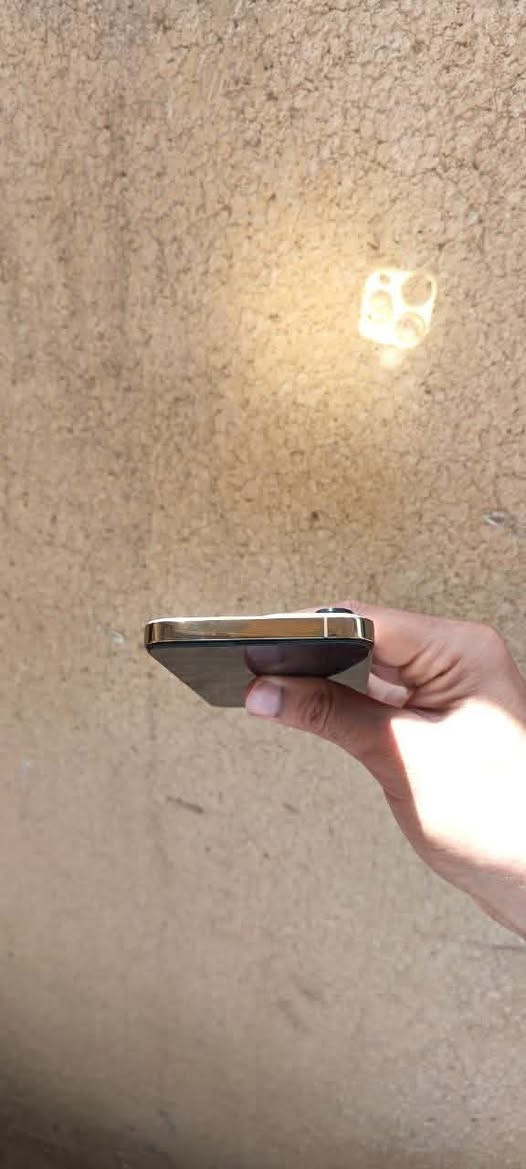سلام عليكم ايفون13 برو ماكس
ذاكره 512 
بطاريه 82 جهاز مبدل شاشه وضهر  
شوف العين كلش نضيف الجهاز 
سعره 550 مكاني هارثه كرمه علي 
تواصل ***********
