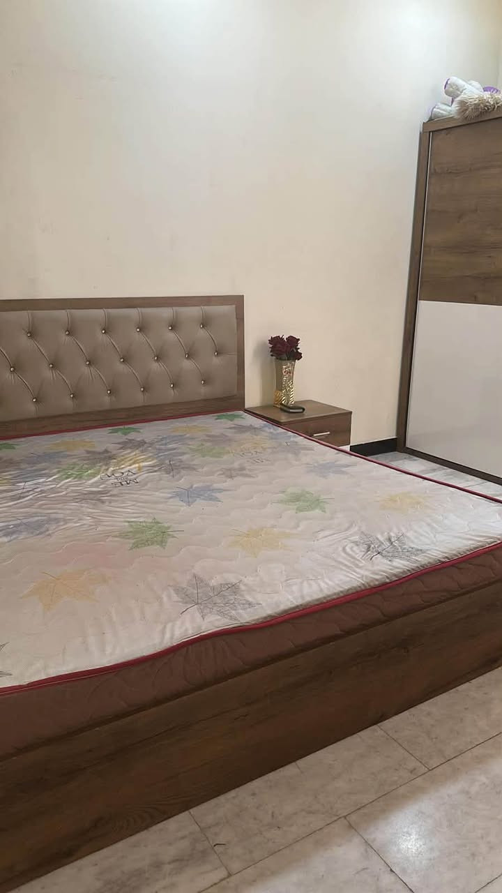 غرفة نوم تركي حطاطة للبيع 8 قطع نضيفة جدا سعرها 450 الف بيع مستعجل اشتريتها مليون وربع مكاني بغداد السيدية
***********
