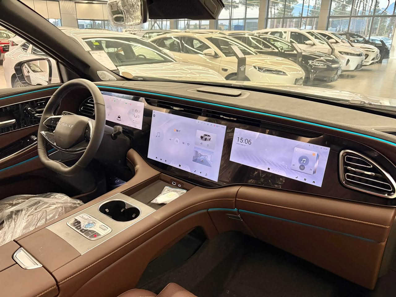 🔥نوێ🔥
EXEED VX 2026 Comfort 7 Seats AWD
ئێکسید ڤی ئێکس کۆمفۆرت
مۆدێل ٢٠٢٦ سفر کیلۆمەتر
مەکینە ٢.٠ تۆربۆ ٤ پستۆن دەبڵ ئەکسل
هێزی ئەسپ ٢٦١ تۆرک ٤٠٠ ن.م
ضمان ٧ ساڵ + ٤ ساڵ سێرڤس بەخۆرایی
٧ نەفەری

*********** ☎️

مواصفات کۆمفۆرت، کامێرا ٣٦٠ پلە، کوشن جلد و کارەبایی و سارد و گەرم و میمۆری، شحن وایرلێس، داشبۆرد کامل شاشە، پانۆراما، ٣ ڕیز کوشن، لیدی ناوەوە، سیستەمی صەوت ٢٣ سەماعە، برێک کارەبایی و ئۆتۆ هۆڵد، دەبڵ ئەکسل، لایت کامل زینۆن و لید، ڕاداری پێش و خەتی جادە و تەنیشت، صنوق کارەبایی، ١٠ ئەیرباگ.

بۆ زانینی نرخ کۆمێنتێک بەجێبهێڵە
لمزید الرجاء اکتب التعلیق

پێشانگای ســـلـــێــــمـــانـــی ھەمیشە پێشەنگین 
‏‎معرض الســــلــیــمانـــیـــة ھو الافضل دائماً
‏‎
‏‎بە داوای لێبوردنەوە قیستمان نییە
‏‎نعتذر منکم لیس لدینا نظام الاقساط

‏‎‏‎معرض الســــلــیــمانـــیـــة ھو الافضل دائماً

‎‏‎‏‎نعتذر منکم لیس لدینا نظام الاقساط⚠️⚠️

ناونیشان: سلێمانی-ڕێگای تاسڵوجە-تێرمیناڵی سەرەکی سلێمانی-ژمارە ١٢٨
‎‏‎العنوان: سلیمانیة -طریق کرکوک-نقلیات الرئیسي الجدید - الرقم ١٢٨

#SlemaniAuto #Exeed #VX
