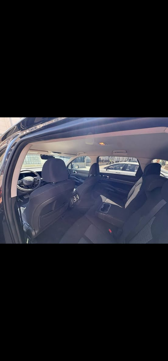 كيا سورنتو 2025  LX  ماشيه  16800 بيها قطعتين صبغ وشويه تعديل بالبنيد  بدون دواخل  بجم وظهر كبس   سياره  جاهزه  مابيها نقص برغي ترايها مال زيرو   العنوان اربيل .   *********** أربيل, العراق
