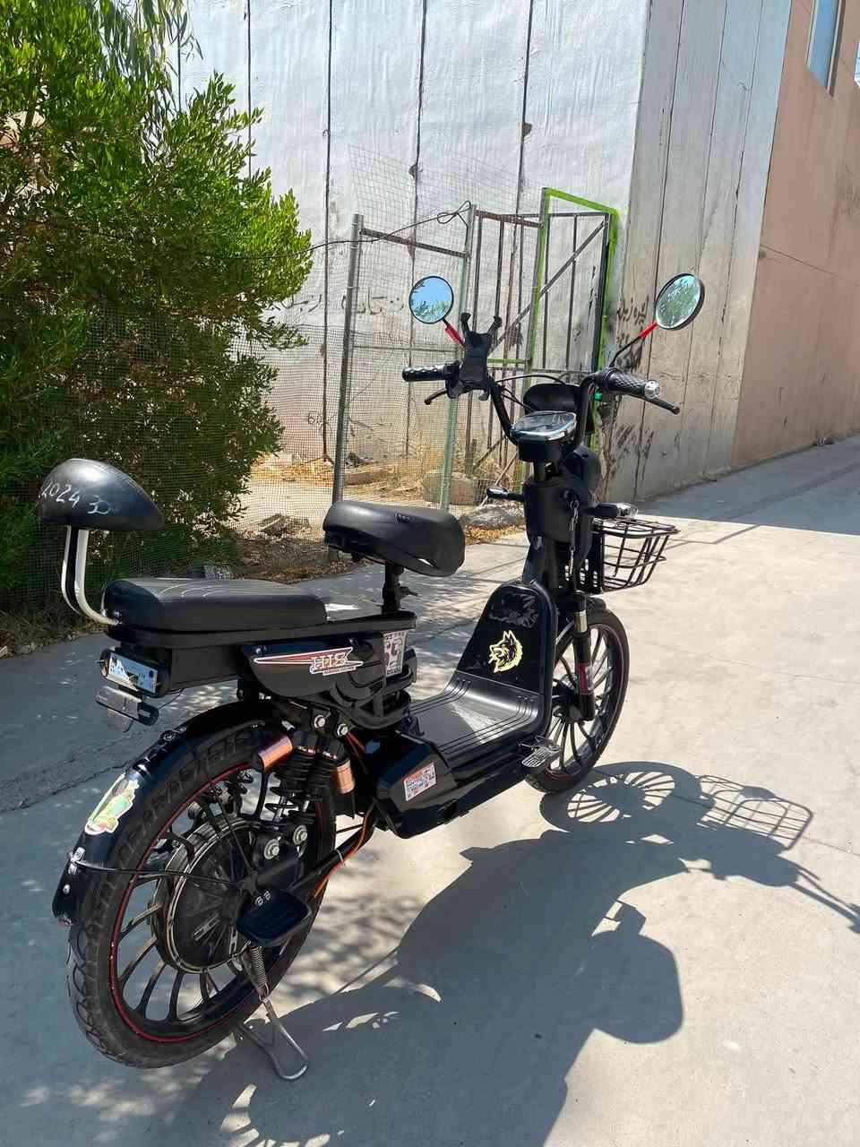 بایسکل شحن للبیع اشتريت له بطاريات جديدة
مواصفات
حجم 20
5كير
5بطارية 16 أمبير 
سرعة 99
لا يوجد به عيب واحد
عنوان /كركوك حرية
رقم / ***********
سعر260
