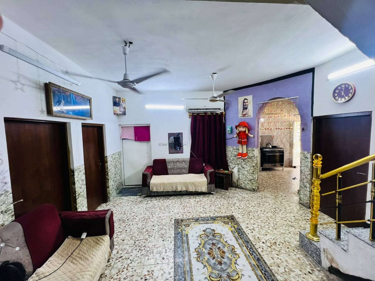 سلام عليكم
بيت للبيع مساحة 150م الزعفرانية حي الزهور محلة 965 سند25 ناظم الطيب مي مجاري وكهرباء والمنطقة على ابواب تبليط
طابقين كامل يتكون من 6 غرف نوم + 3 حمامات خارجي وداخلي وطابق ثاني + كراج كبير + استقبال ومطبخ 

السعر 160 قابل للتفاوض
للأستفسار ***********
