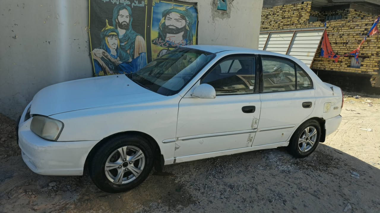 هونداي فيرنا مصبوغه  ضررها جاملغ ب اسمنه 2002  كير مكينه مكفولات سنويه جديده مكاني نجف ب 42 وبيها مجال***********
