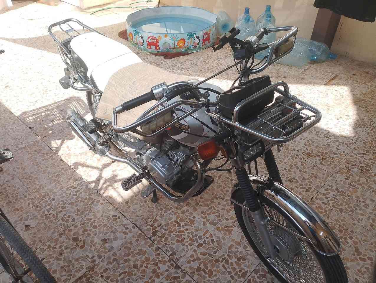 دراجه للبيع مرقمه موديل 2020 المكينه شرطه ما مفتوحه نضافه ميه على ميه تايكر سعر 1800
