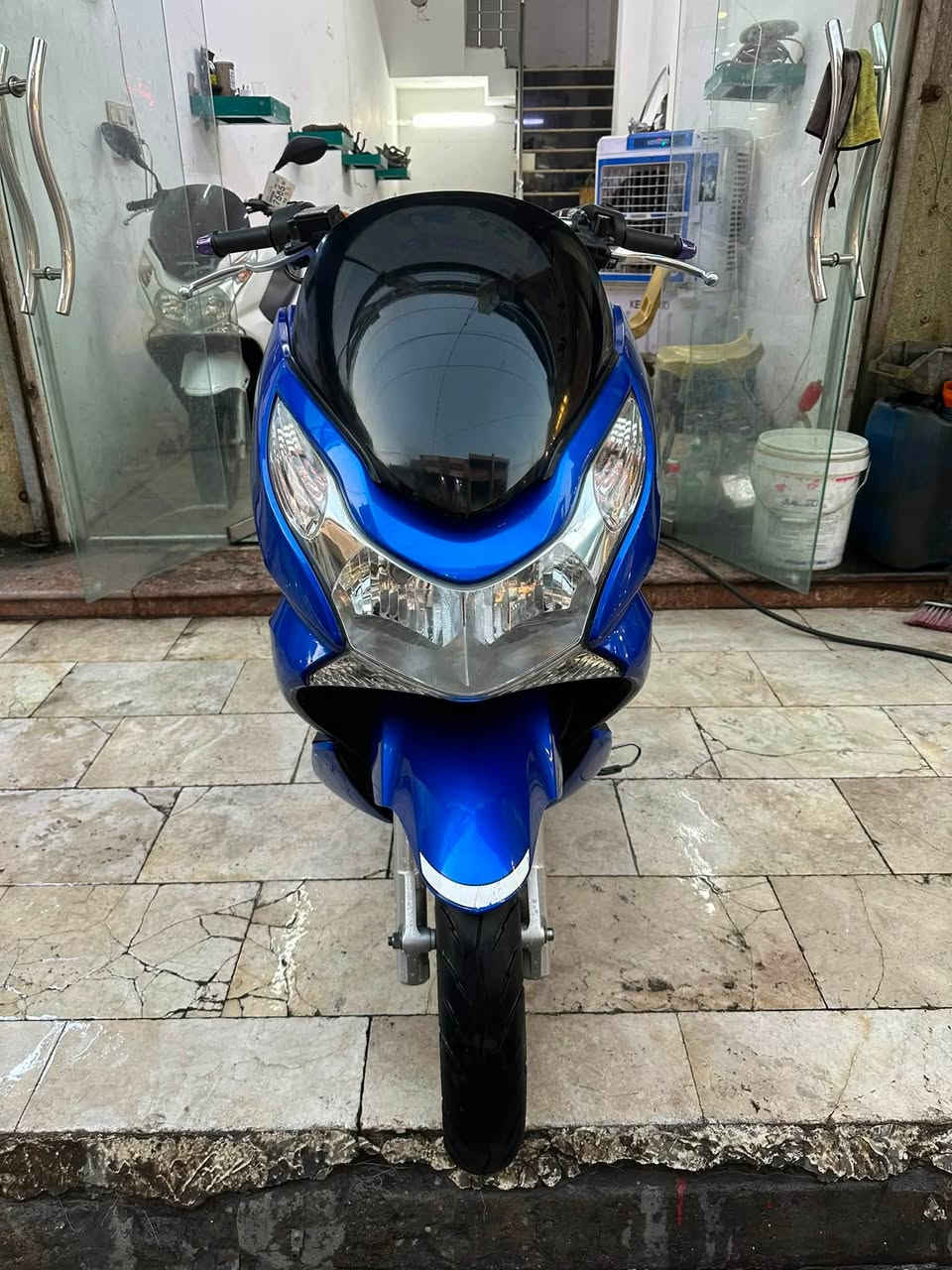 #السلام_عليكم_أخوتي_الغوالي 
#الوجبه_الجديدة
#مال_مزاد_شرط_رمبه 
# هوندا pcx جيل الاول  👍
 #شرط الضمان 💯💯
#بعده بحالة الوكاله فول نظافه مكفول 
#نظافه فول 💯💯👍 
#اللون أزرك چويتي 

البيع نقد والأقساط 👉
مصرف الرافدين فقط👉
مواظف ومنتسب ومتقاعد و الوريث 👉
استقطاع الاكتروني بدون مقدمه👉

#مكاني كوت المشروع شارع ميكانو 👉
***********☎️
***********☎️
أخوكم سيد محمد
