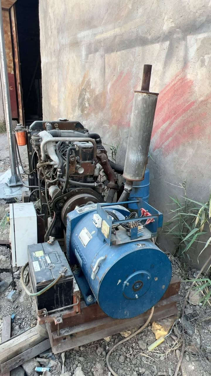 للبيع مولده أزوزه محرك كلش نضيف راس توليد 30kv السعر 14 ورقه رقم المبايل ***********
