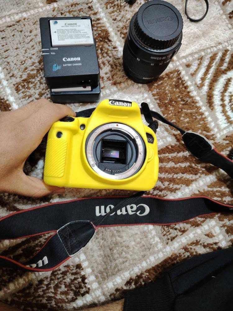كانون 600D • نضيفه • ملحقات كاملة