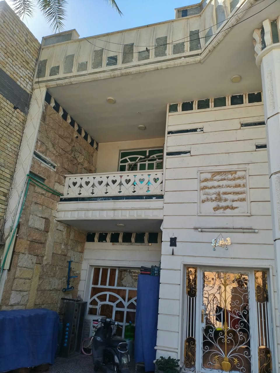 دار للبيع في البلديات 9 نيسان مساحه 300 متر الراجيه 10 النزال 30 يحتوي على سبع غرف نوم كبيره الاتصال او استفسار على هذا الرقم او مراسله الواتساب ***********

