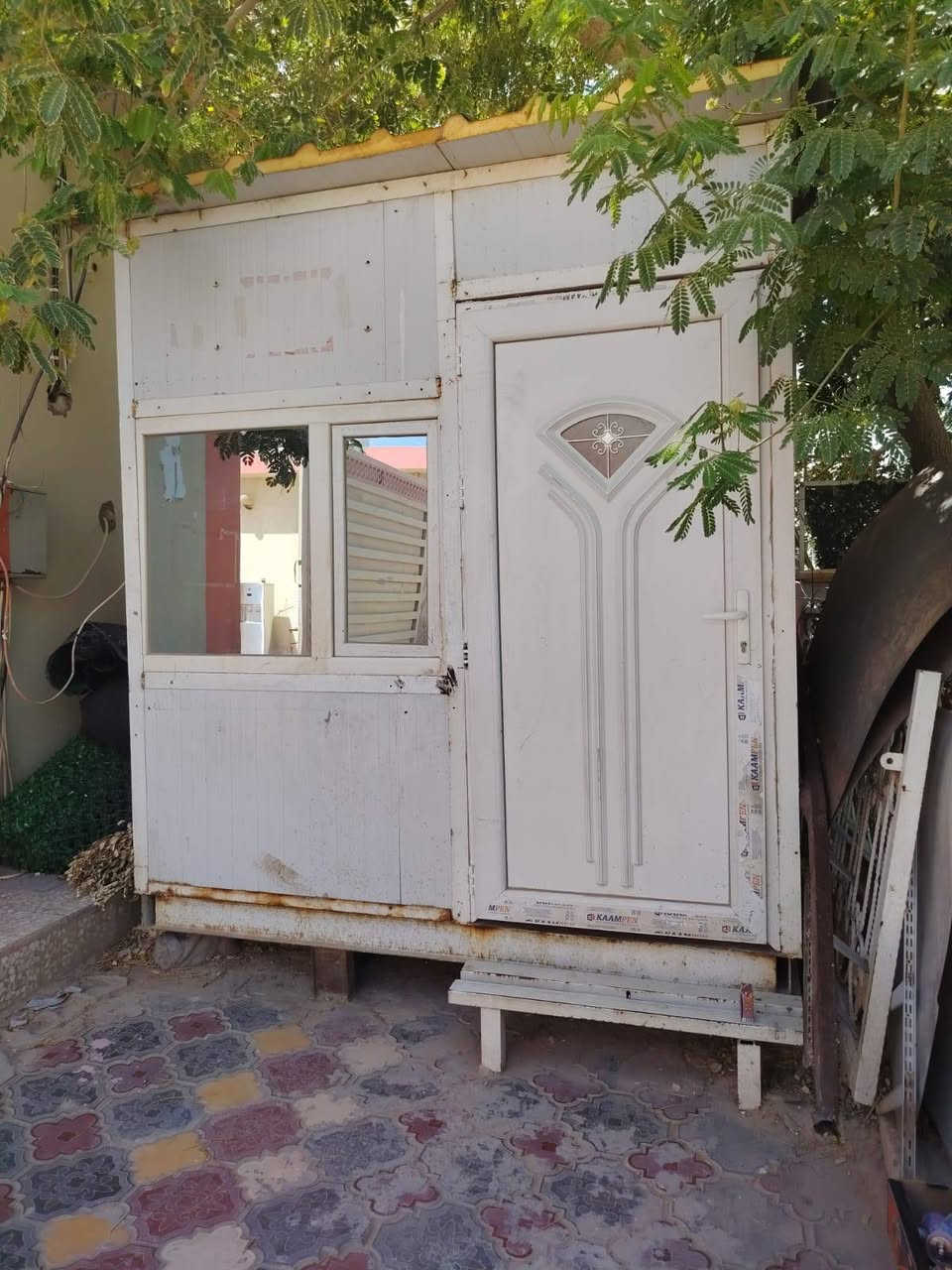 سلام عليكم كرفان البيع قياس 3 في 3 بي كهربايات ونضيف اريضيته شيلمان المكان النجف يم شارع السبيس سعر 400 وبيه مجال بصيط/*********** بيه وتساب
