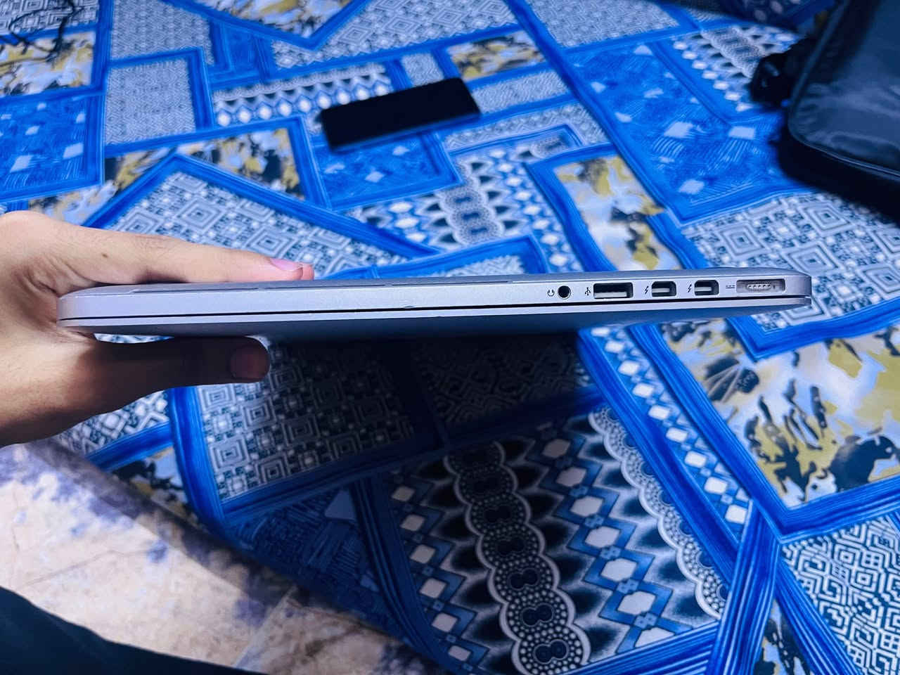 💰  السعر: 320,000 د.ع قفل—
معندي توصيل

📍 بغداد

المواصفات: • Intel Core i7-4HQ
• RAM 16GB
• SSD 256GB
• شاشة 15.6-inch
• البطارية بحالة طبيعية
• الجهاز نظيف جداً والاستخدام عليه خفيف

🖥️ ملاحظة: توجد مشكلة/آثار خفيفة داخل الشاشة، لكنها لا تؤثر بشكل كبير على الاستخدام اليومي، ويمكن ملاحظتها أكثر على الخلفيات الفاتحة.

الجهاز شغال بشكل طبيعي ومثبت عليه macOS Monterey.

📞 للتواصل: ***********
او خاص بس اتاخر بالرد مرات

نص مكتوب في الصور:
- Haiji_Moon Enter Password