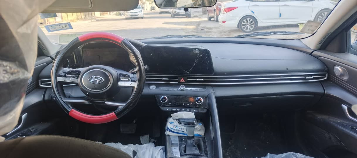 السلام عليكم النترا موديل ٢٣ وارد امريكي رقم بغداد ماشيه ٤٥ هزه بعدهي جديده محرك ٢٠٠٠ دوش سياره تبريد   ثلج كله كامل نص فول تشغيل عن بعد كله كامل 
سياره بسمي سعره ١٣٠ ورقه مكاني بغداد نهاية حي اور  
هذا رقمي متواجد واتساب ***********
