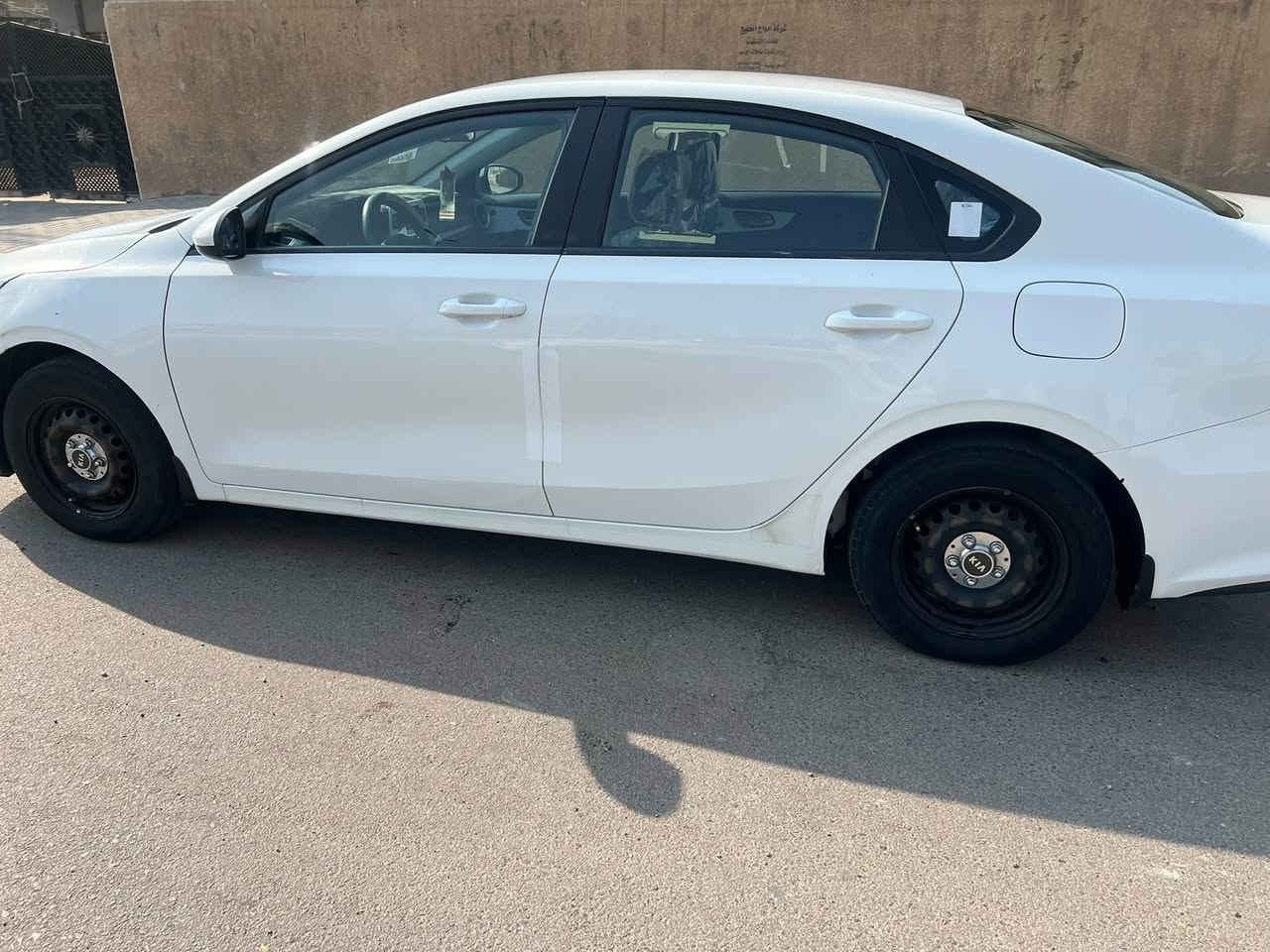 السلام عليكم للبيع كيا سيراتو خليجي موديل 21رقم اربيل شرط تحويل وكالة مكينه 1600كير كفاله صار بيه حادث بل عراق بنيد جاملغ صبغ وحالين بيه ملاحظات بسيطه تبريد ثلج ماشيه 91حقيقي شراي يتصل سعره 118ورقه بيه مجال حك جيه مكاني بغداد*********** يتصل اعتذر عل مراوس
