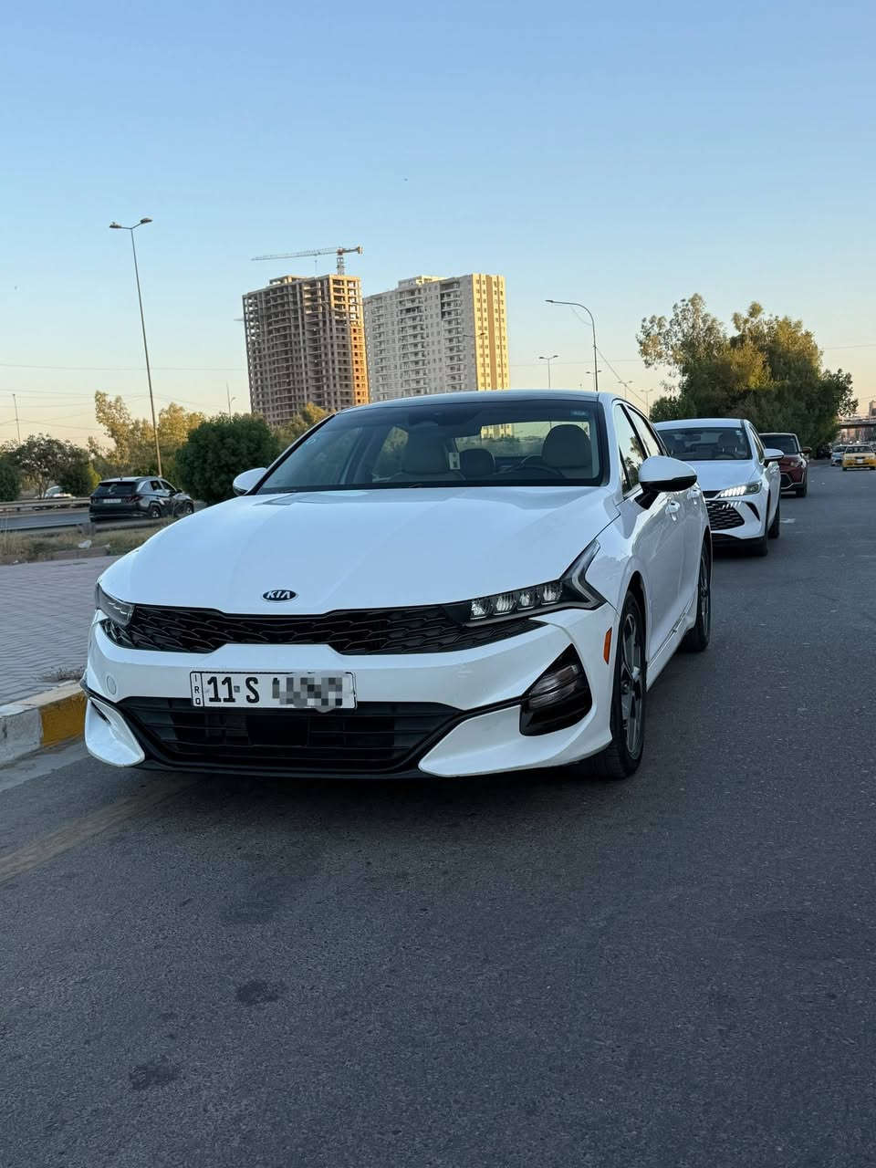 🚗 كيا كي فايف (Kia K5) موديل 2021 - أعلى مواصفات EX 🚗
​المواصفات العامة:
المحرك T1600
​الموديل: 2021
​الفئة: EX (أعلى مواصفات في فئتها)
​المسافة المقطوعة: 73,000 كم فقط
​الداخلية: جلد بيجي ملكي (بحالة الوكالة)
​الميزات الإضافية: تدفئة وتبريد بالكشنات (المقاعد)، مع باقي مواصفات الـ EX كاملة.
​حالة البودي والملاحظات (بكل أمانة وسلاسة):
​البنيد: مبدل نفس اللون (بدون صبغ)، بيه اختلاف بسيط جداً بنسبة تطابق اللون (مو 100%).
​الباب خلف السائق: بيه تعديل بارد قديم، ويحتاج له إعادة تعديل بارد خفيف لليحب يرتبه.
​السيارة بوضع ممتاز وجاهزة للاستخدام.
​السعر وتفاصيل الاتصال:
​السعر المطلوب: 150 ورقة ($15,000) وبيه مجال بسيط جداً للشراي .​الموقع والمعاينة: بغداد - صليخ / سبع أبكار.
​📞 للتواصل والاستفسار: [***********]

