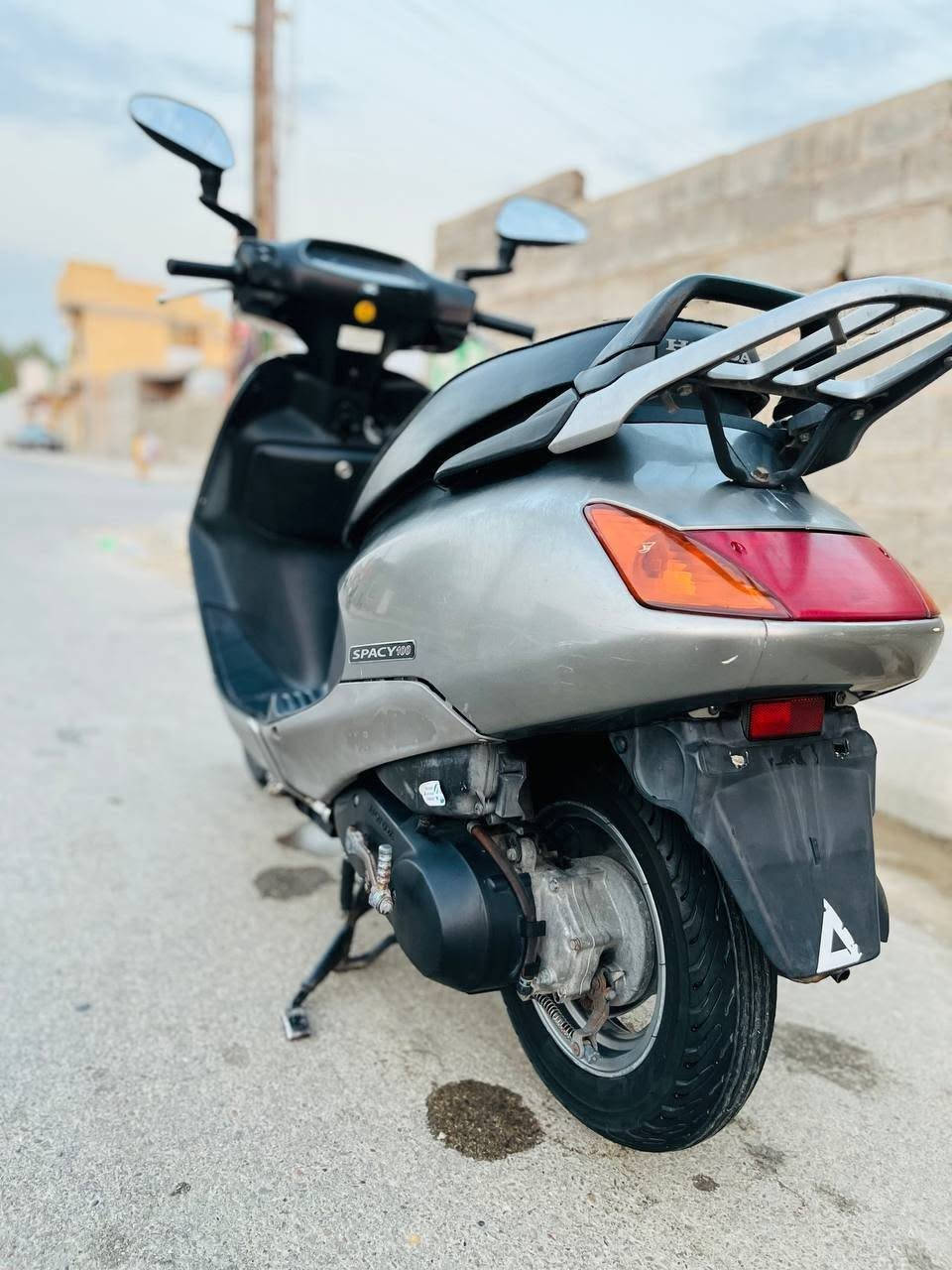 سلام عليكم
دراجة سبيسي للبيع دراجة مكفولة كفالة عامة 
صارله 3اشهر نازلة من الرمبة راعيه مستعجل على بيعته الدراجة نظافة 💯 
مكاني كوت الانوار 
السعر خاص 
الرقم ***********
