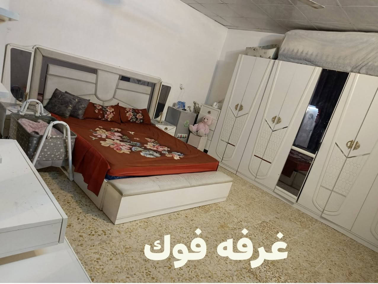 بيت للبيع 100متر الواجهه 5 نزال 25
بغداد الدسيم 
يحتوي  الطابق الأول على استقبال وغرفة نوم وصالة وصحيات 
والطابق الثاني غرفتين نوم وحمام وبلكونه 
ملاحظة الطابق الثاني السقف سندويچ 
الاستفسار خاص ***********
