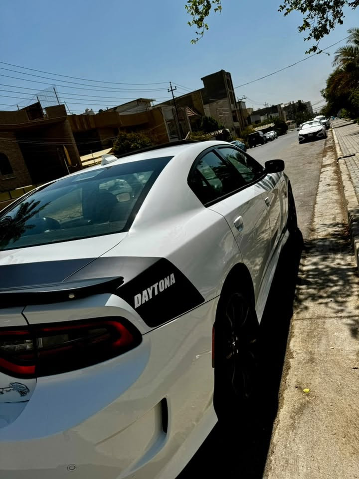 السلام عليكم جارجر 2018  sxt بلاس يعني اعلى فئة بل جارجر حادثها جداً بسيط بجم كبس بيها جاملغ خلفي ونص الجاملغ الامامي فقط وبابين مبدلات اصليات بدون صبغ السيارة عليها اضافات خير من الله مصروف عليها كومة موصفات بصمة كشنات ميموري كشنات كهرباء جلد فتحة حساسات امامية خلفية كشنات تدفئة تبريد كشنات خلفية تدفئة رادارات كامرة خلفية شاشة كبيرة وباقي الموصفات المعروفة السعر 180 وبيها  مجال حك الجية المكان بغداد السيدية رقمي ***********

