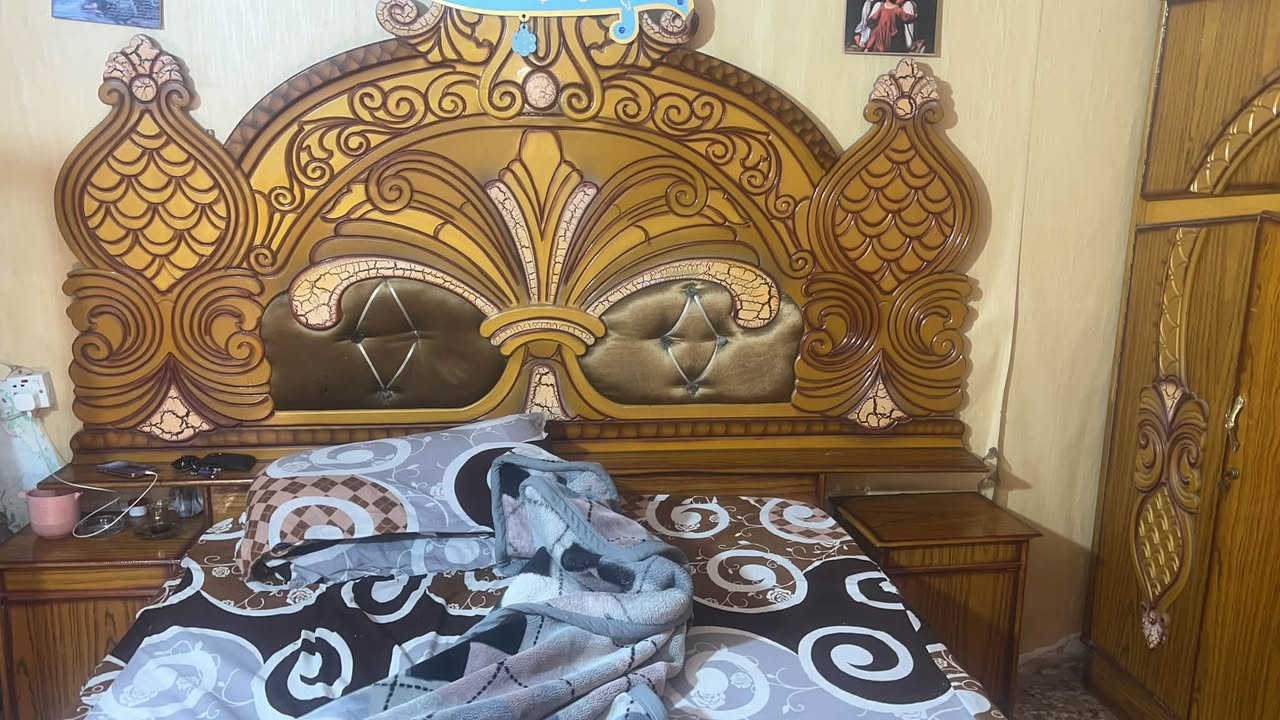 غرفت اخشاب للبيع نضافة 70 بلمية 350 وبيهة مجال شي بصيط
***********بغداد مدينت الصدر
