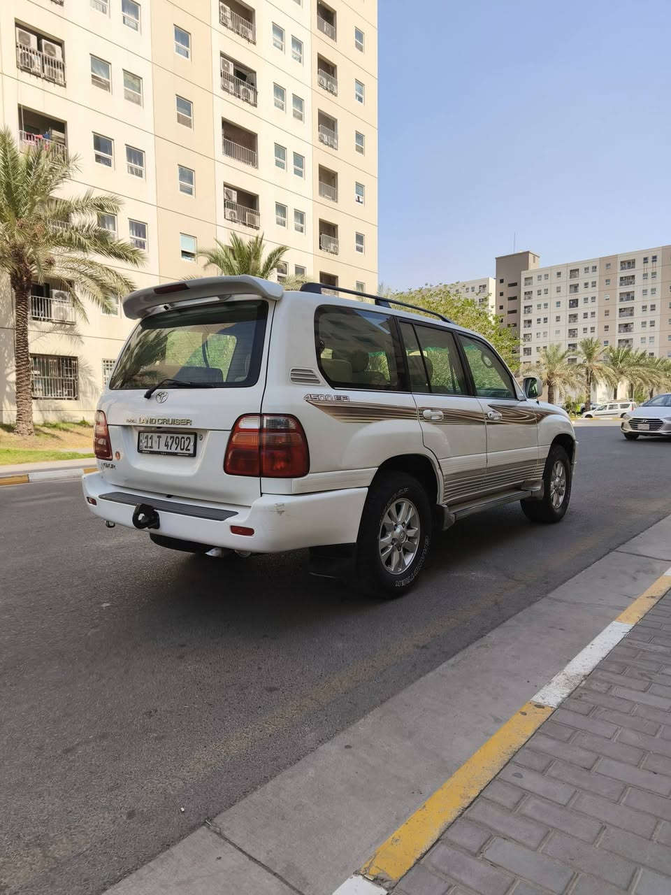 بيع مستعجل
السلام عليكم لاندكروز مونيكا مديل 2001 اصلل GXR فولل مواصفات واحد على واحد كفالة عامة ستيراد خاص سبشل رقم بغداد دولي بسمي السيارة جديدة بمعنى الكلمة كير محرك تبريد ثلج صدر جديد تخم تاير جديد 
المواصفات 
فتحت سقف بلادد 
3 قطع تبريد 
7 راكب 
داخل لونين 
محرك 4500 
باب خلفي بلادي 
ثلاجة بلادية 
ويل كب 15 
سستم صوت دمام 
السيارة جديدة من كل النواحي مال بيت السعر 126 وبيه مجال جدا بسيط مكاني بسماية الهاتف ***********
