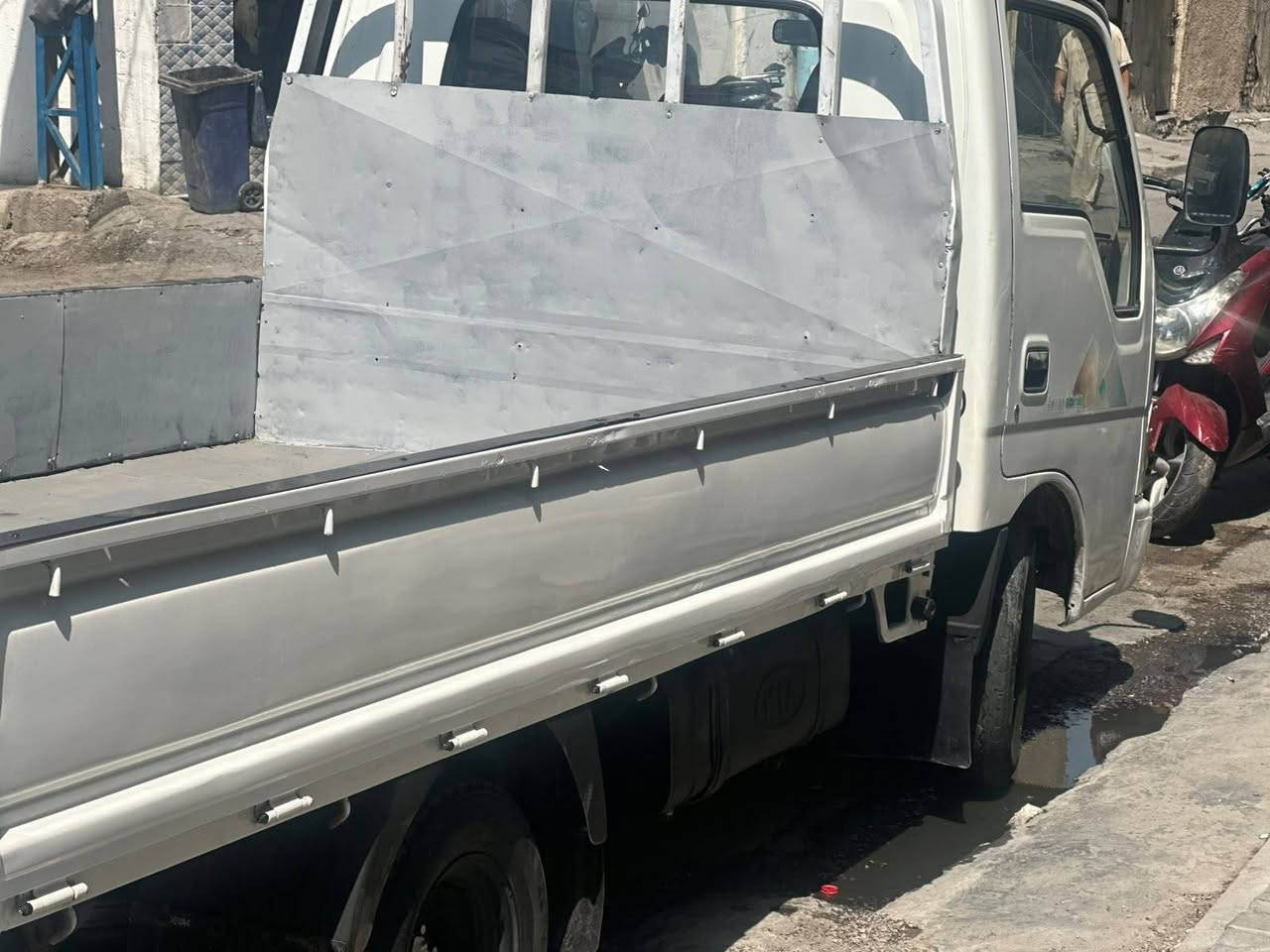 سلام عليكم
كيه فنتيره موديل 2000
قماره صبغ مابيهه 
صبغ بس البدي 
مكينه جديده 
سعر السياره 65وبيهه مجال 
مكان السياره الارفلي 
رقم الهاتف
***********
***********

