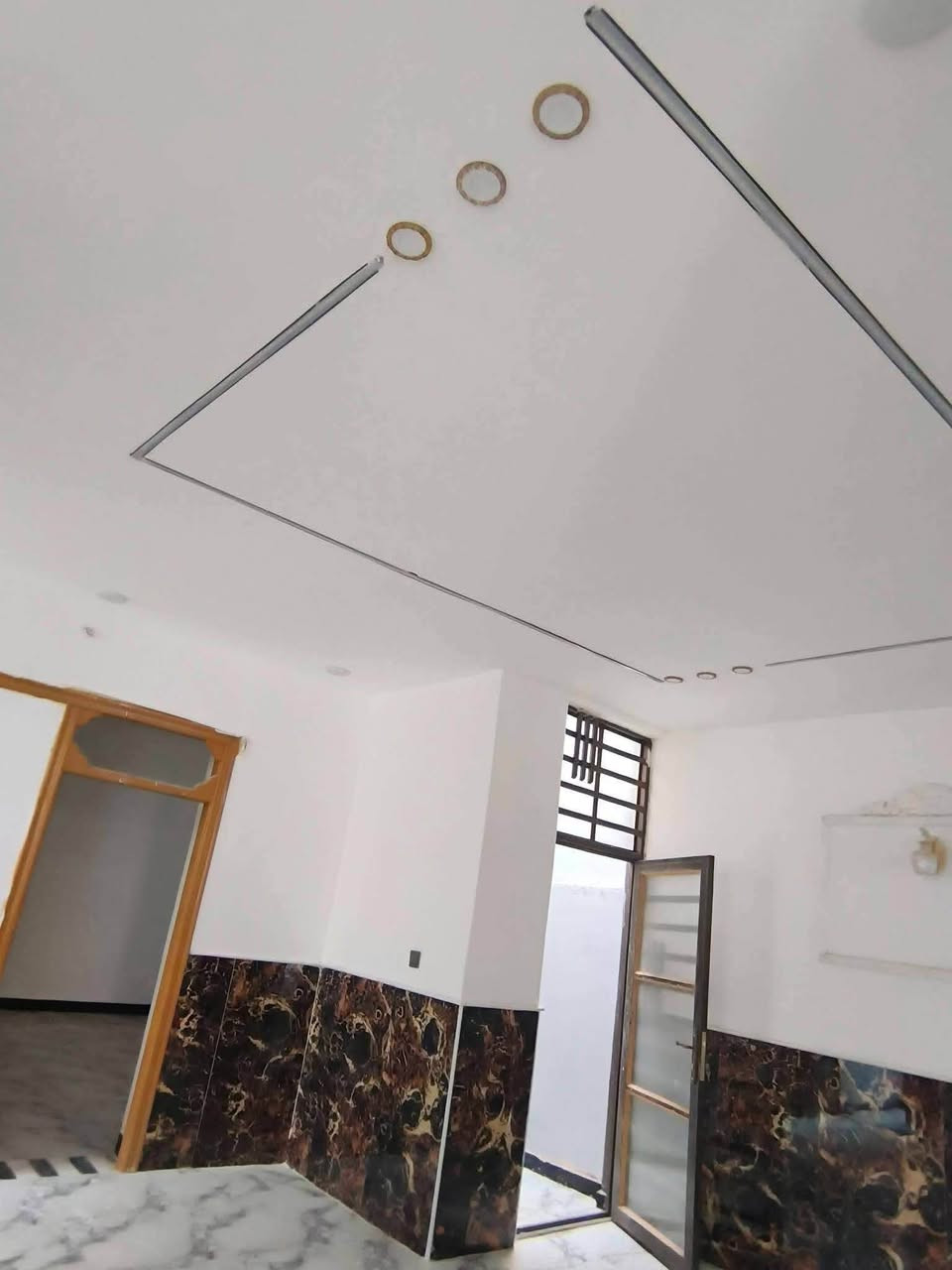 بيت للبيع 150متر بل خط اول شرط
*********** أو تساب

بيت يبعد عن شارع العام 80 متر شرط البيت جناي

راعيه متوزي سعره 67وبيه مجال 😳😳

بيت على شارع المطار مقابيل ملحق القريه ماء وكهرباء واتبليط الحد باب بيت طابو زرعي سند 25 بناء طابوك جمهوري صب كونكريت سيراميك بورسلين ثقيل الاستفسار خاص او اتصال على الأرقام التالية 

 جميع العروض البيوت المناسبه متوفره
