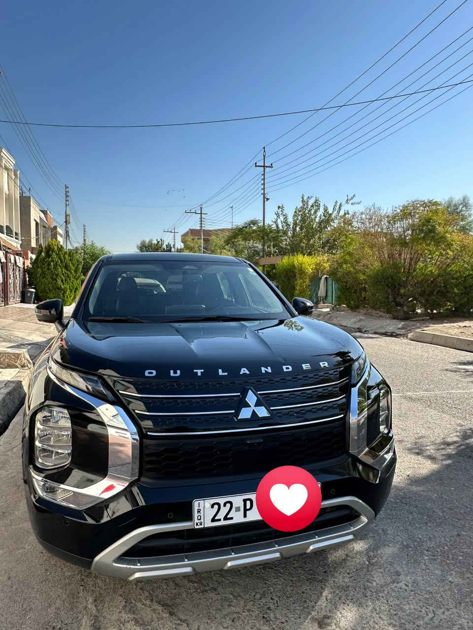 Mitsubishi outlandarئــــــوتلاندەر  2024 مواصفات السيارة:
اللون: أسود قطران (عصفوري) 🥴
 المنشأ: أمريكي
 عدد المقاعد: 7 نَفَر (ثلاث أونصات)
 المواصفات: SE Plus
 الحوادث والجاملغات: الدعامية الأمامية والخلفية كبس (بلاد)
 الأيرباك: إيرباك واحد فقط (شغال / غير متفجر)
المواصفات والإضافات:
 بانوراما
 رادار
 حساسات أمامية وخلفية وجانبية (تحديد المسار)
 5 كاميرات 360 درجة
 الكوشن (المقاعد): جلد وشامواه
 تدفئة مقاعد (كوشن هيتر)
 مقاعد كهربائية
 برادي بلاد
 سماعات مع مضخم صوت في الصندوق (B5)
 نظام صوتي BOSE
 تبريد مركزي
 بصمة تشغيل ودخول
 شاشة آيباد
 بريك كهربائي (Handbrake)
 نظام Auto Hold
 سماعات Bose
حالة السيارة والمسافة:
 لا يوجد فيها أي قطعة صبغ أو تبديل
 تحتوي على تعديل على البارد (PDR) في مكانين عند الباب
 المسافة المقطوعة: 9,000 ميل فقط
المعلومات والتواصل:
 الموقع: أربيل
 السعر: 240 ورقة ($24,000) وقابل للتفاوض
 رقم الهاتف (كورك / واتساب): ***********
 رقم الشاصي: JA4J3VA84RZ071573
