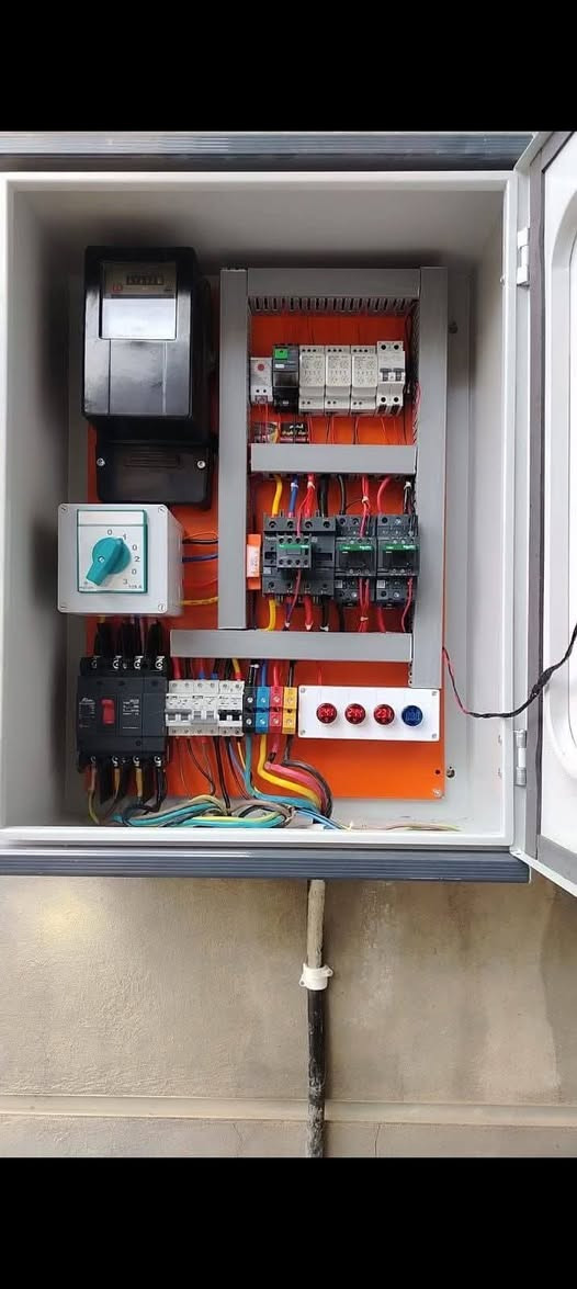 كهربائي متفرغ شغل درجة اولى ***********بي واتساب
