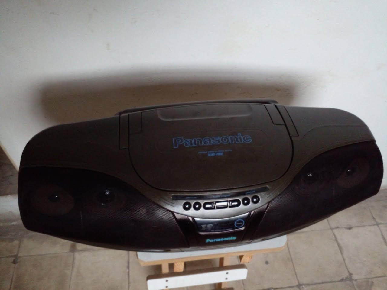Panasonic RX DT 75
يشتغل فقط راديو  مع ريموت سعر 65 الف
المكان بغداد
