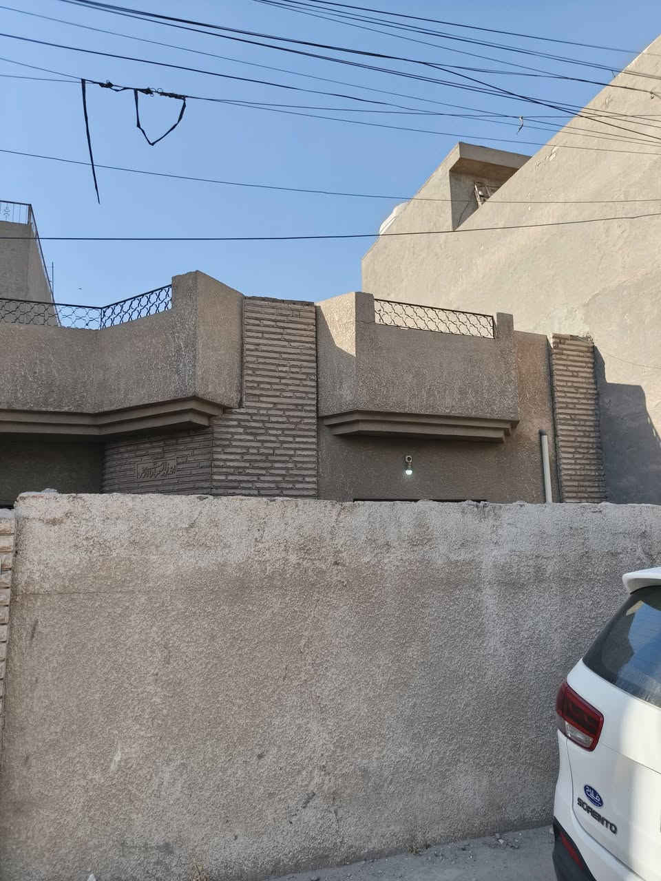 السلام عليكم .... 
🏡 للبيع دار سكنية مميزة – فرصة استثمارية رائعة 🏡
📍 الموقع: الدوره - شارع شرطه أبو طياره.....موقع مميز وشارعه مبلط وقريب عل شارع العام ونظيف ومنطقة هادئة وحلوه ، وموقعه كلش حلو ومناسب للسكن والاستثمار.
📐 المساحة: 100 متر مربع 🏠 الطابق: واحد 📏 الواجهة: 5 متر 📏 النزال: 20 متر 🧱 الحالة: يحتاج إلى ترميم، مع إمكانية بناء غرفتين في الطابق الثاني، مما يوفر فرصة رائعة لتطوير الدار والاستفادة من المساحة.
💰 السعر المطلوب: 240 مليون دينار عراقي. وبيه مجال... 
📞 الرقم : ***********
✨. 🤝 مع خالص التقدير والاحترام.
