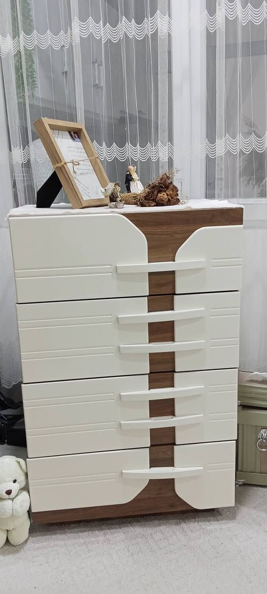 تاخم نوم 7 قطعة حجم كبير سكة كلش نظيف سعرها 550 وبي مجال 
***********
