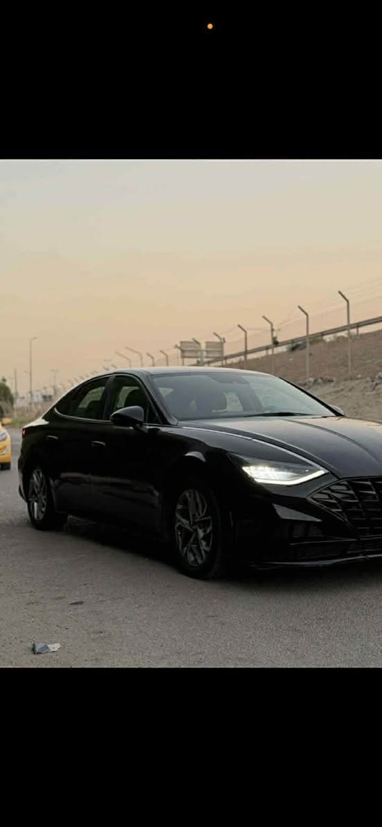للبيع: هيونداي سوناتا 2021 فول عده بانروما 

* الموديل: 2021
* المحرك: 2500 GDI
* **الفئة:**فول كامل عده بانوراما
* اللون: أسود
* الوارد: أمريكي
* الممشى: 93,000 كم
* التسجيل: سليمانية، باسم المالك
* السنوية: مجددة

المواصفات والحالة:

* السيارة فيها 3 قطع
* شدّ محرك جديد، ماشي 10 أميال فقط
* زوج تايرات جديدة
* بوليش جديد
* صدر جديد
* نظافة 100%

للاستفسار والتواصل
 واتس أب ***********
