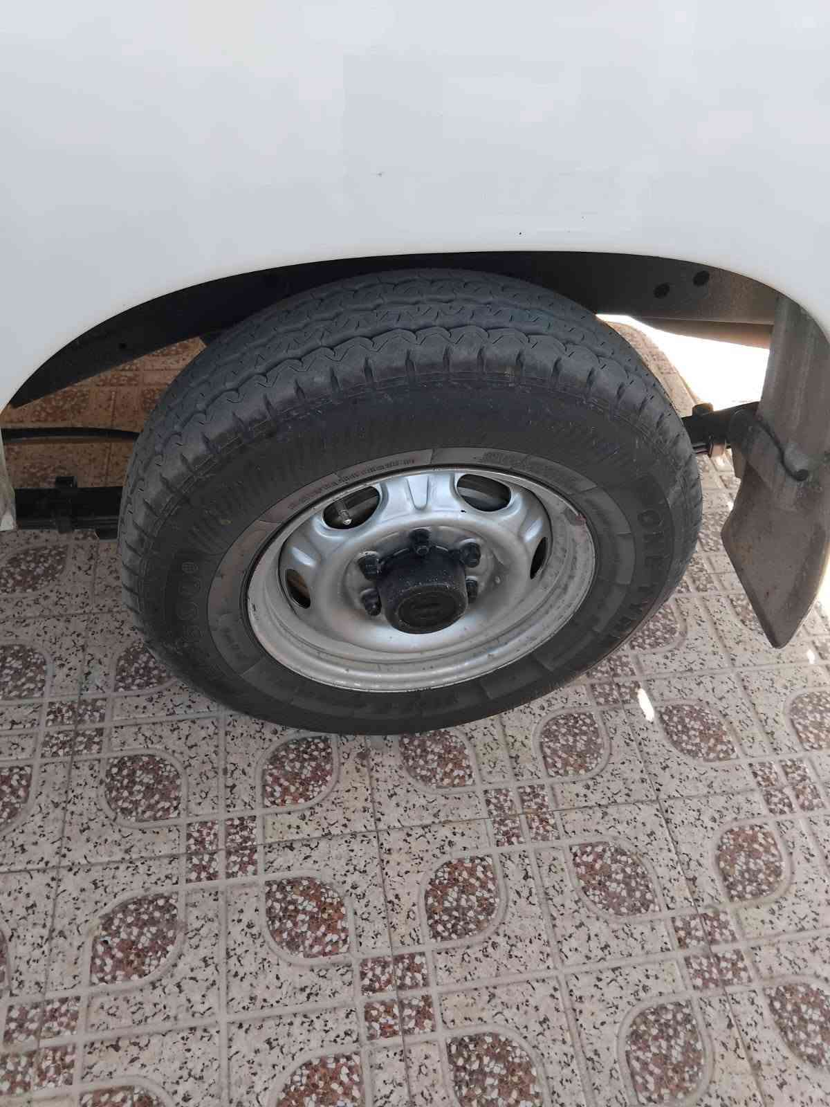 نيسان ٢٠١٢ مكفول من كلشي بي صبغ بالدوسه الجوه البوب اليسره وشويه بالباب الوره السايق ت *********** اهلا وسهلا باليتصل
