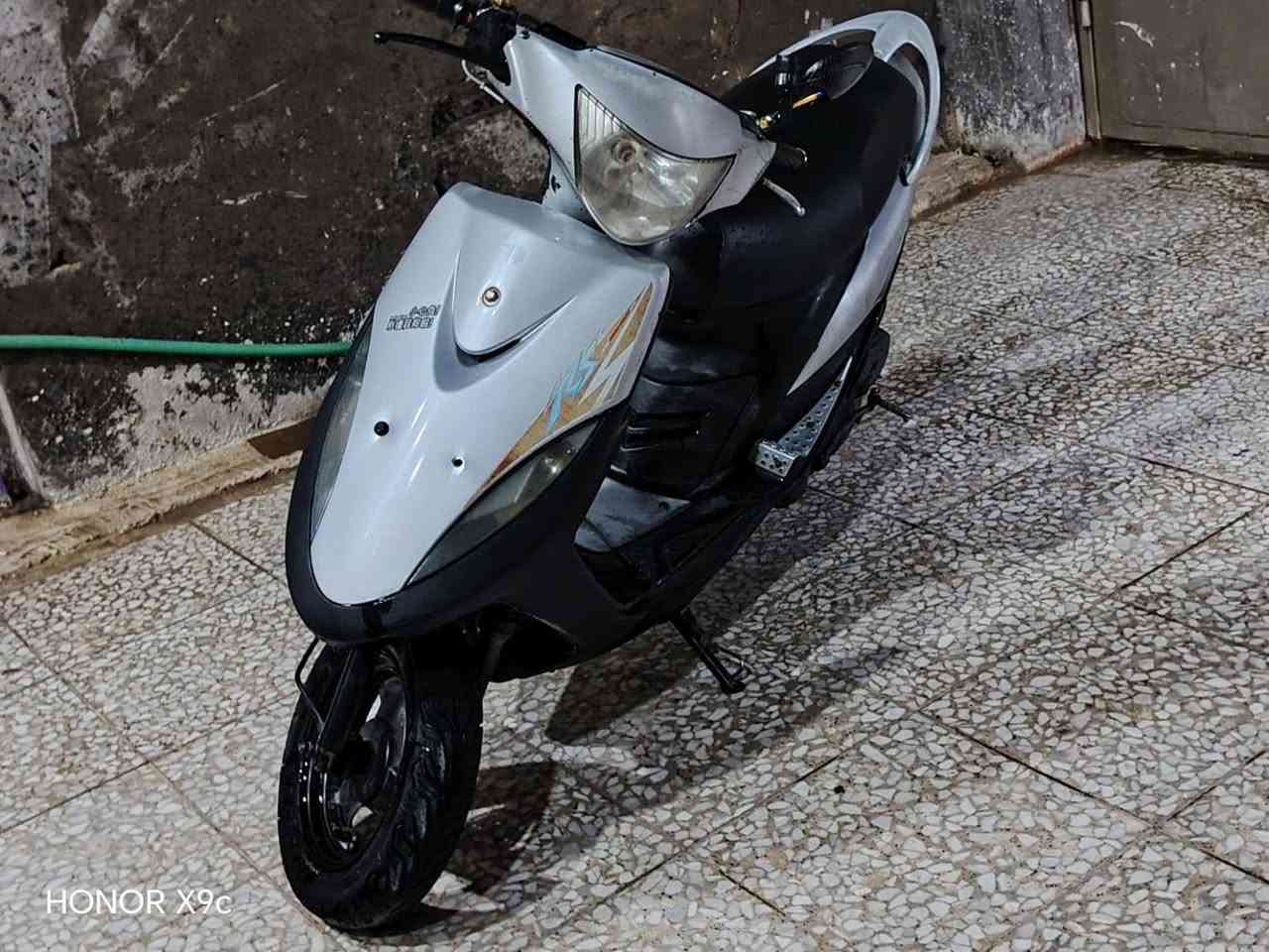 سلام عليكم ماكس عدله البيع  بلاديه كامه عوزه بس سلف السعر 600وبيه مجال عنوان كماليه شارع المصرف ***********

نص مكتوب في الصور:
- HONOR X9c