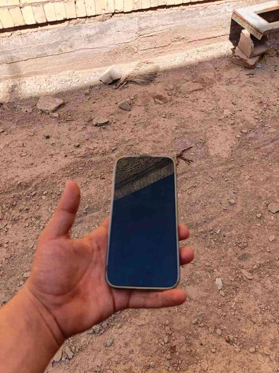 السلام عليكم 14 برو ماكس للبيع بطاريه 70 ذ256 شرق اوسط مبدل فقط ظهر ليزر بيع او مراوس ***********
