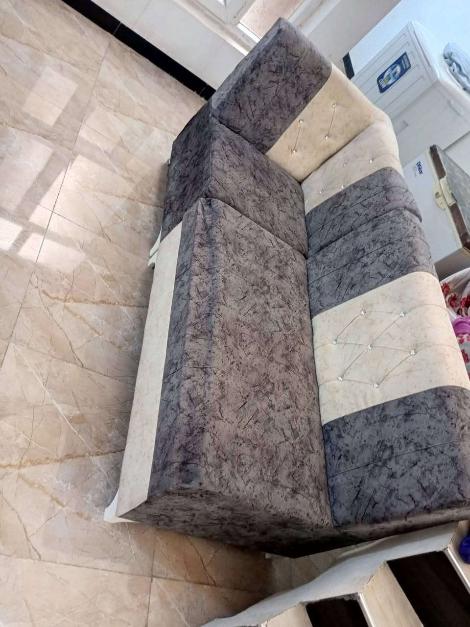 ديوان • ٢٠ مقعد • نظافة ٩٠٪