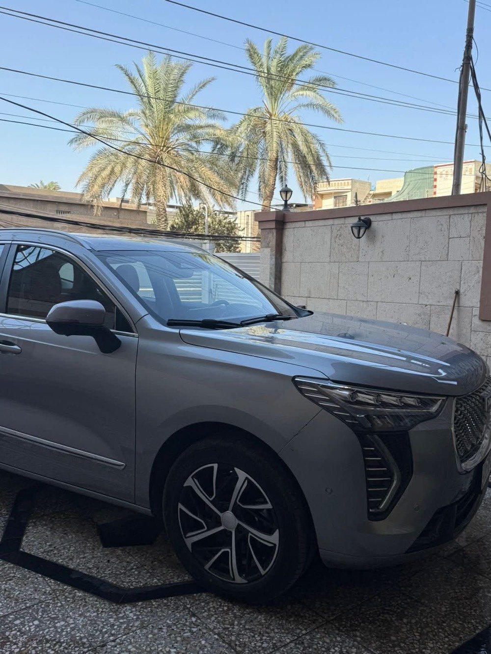 هافال جوليون موديل 24 ماشيه 9500 فول
تگدر تذكرلي شنو الفئة بالضبط مال الهافال جوليون 2024؟ يعني كومفورت لو لكجري/فُل أوبشن، وشنو سعة المحرك والقير؟: 
فول 
السيارة بيها أي حادث، رش، تگشّخ، أو تبديل قطع؟ لو نظيفة 100% من الدخلة والخارج؟: 
بارد عله كد اصبع
الكفالة شكد باقي بيها؟ وهل الصيانة ودفتر الوكالة موجودين لو لا؟: 
4 سنوات 
منين مكان السيارة بالضبط؟ أي منطقة/محافظة، وهل ممكن فحص أو تجربة قبل الشراء؟: 
بغداد المنصور 