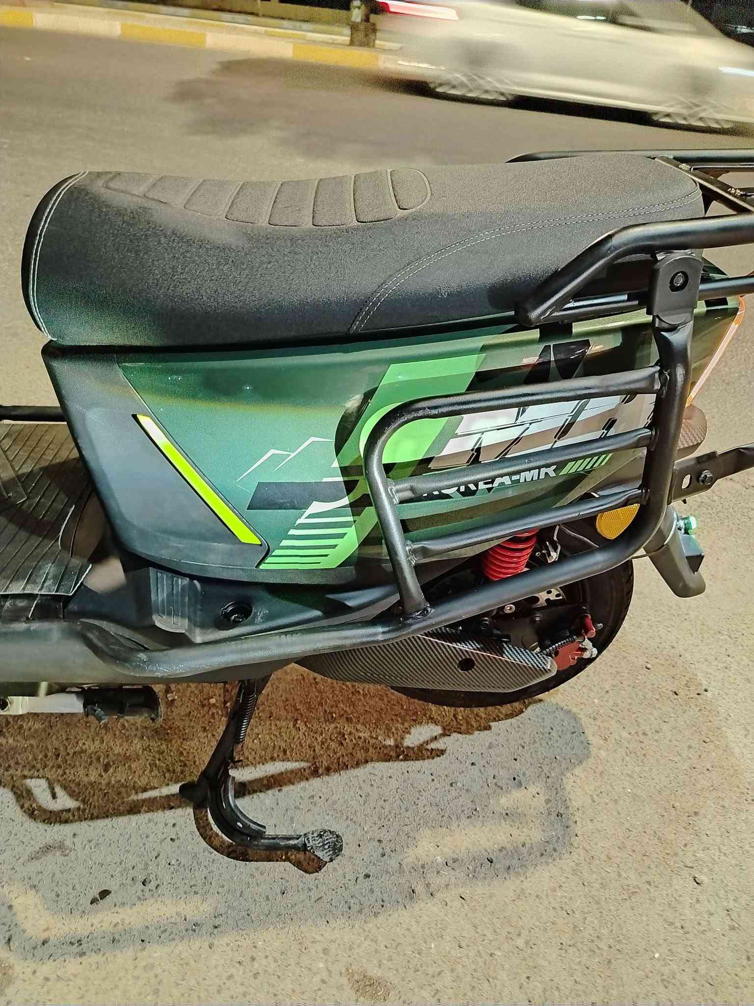 السلام عليكم للبيع دراجة شحن القرش الكوري  MR 2027 
استخدام اقل شهر حيل نضيف بعده بحالة الشركة
6 بطاريات بلادية فول عل فحص
ماشي شي قليل جدآ
لايت زنون عالي ناصي شغال
نضام 4 سرع
إشارة يمنة يسرى شغالة
كهربائيات كلها شغالة
نضام R الرجوع  + نضام P
السعر : اتصل 
/العنوان /الانبار /الرمادي/ التأميم /
للاتصال على الرقم ***********
