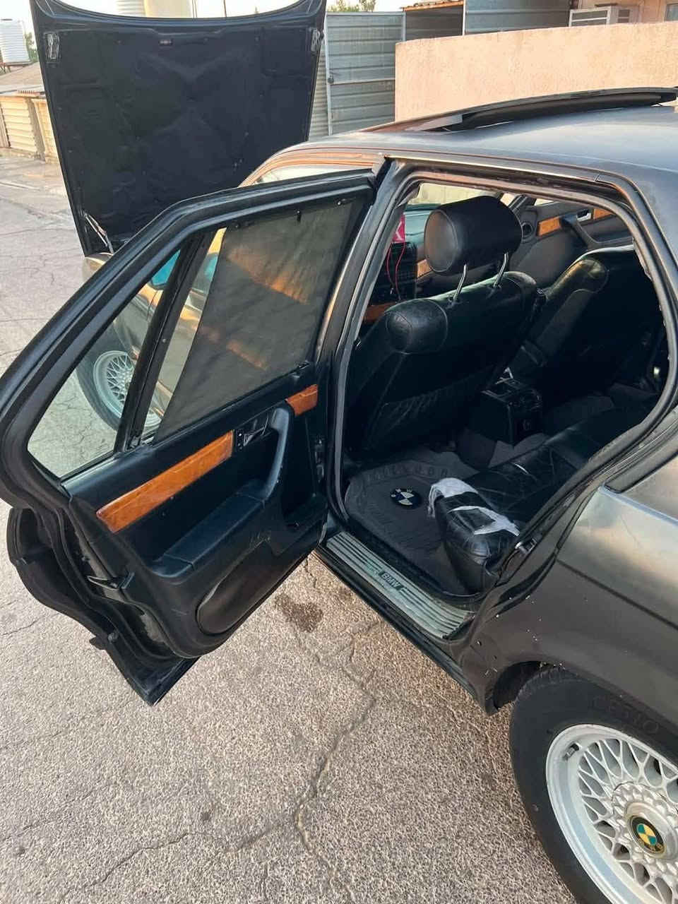 BMW - 730i - 8v
موديل 1992 
مواصفات 

- دبل جام + الجام الخلفي الوسط هم دبل جام- دبل ايرباك -دبل كمبيوتر شغال -دبل جكمجه 
-هوائيات بلاد 
- بجم عريض 
- سلايت طكتين شغال و اوتو 
- صاج ملكي 
- ويل شعاع اصلي 
- تبريد قطعتين + دبل مناخ 
- ساحبه دخان بالبورد شغاله 
- اربعه جام اوتو 
- سنترلوك 
دبل كشن كهرباء + تكوات كهرباء شغال
جعمقه كهرباء يعني الستيرن مي
محرك شرط درجة اولى جديد
الكير شرط درجة اولى جديد

بانكه كهرباء والحماوه ثابته جوه النص 
تبريد
 صدر امامي خلفي 100/100  
السياره 
شرط التحويل 
سنويه جديده 
رقم مسطره الجديد مشروع وطني تتحول بجميع المحافظات 
 

فحص وهزه جديده

المكان موصل الكندي ***********
